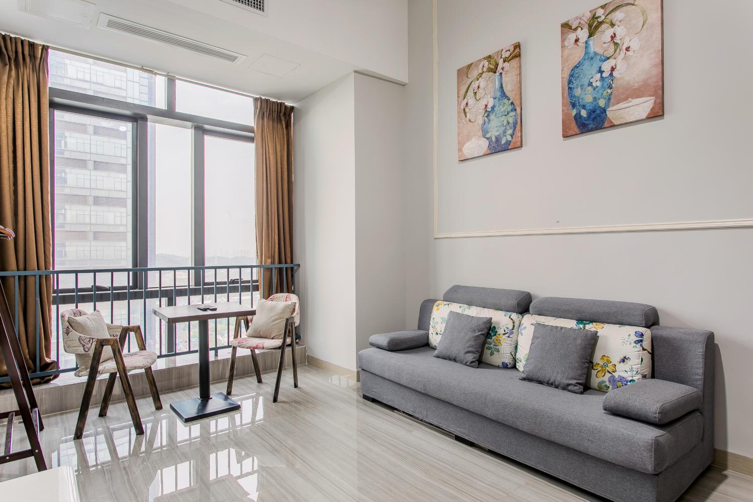 April Fair Duplex Apartment Guangzhou South Railway Station Ao Yuan Yue Shi Dai Branch
