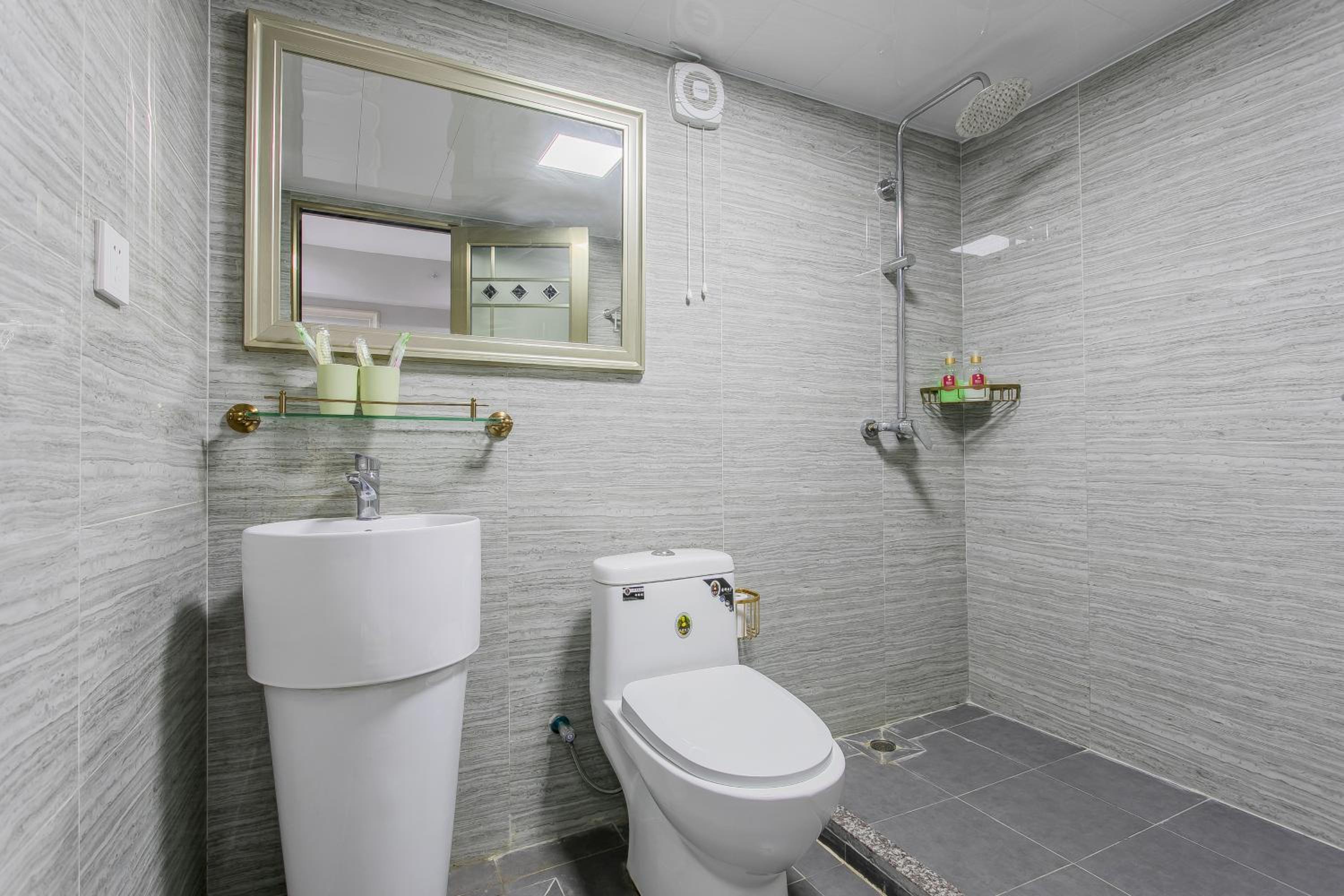 April Fair Duplex Apartment Guangzhou South Railway Station Ao Yuan Yue Shi Dai Branch