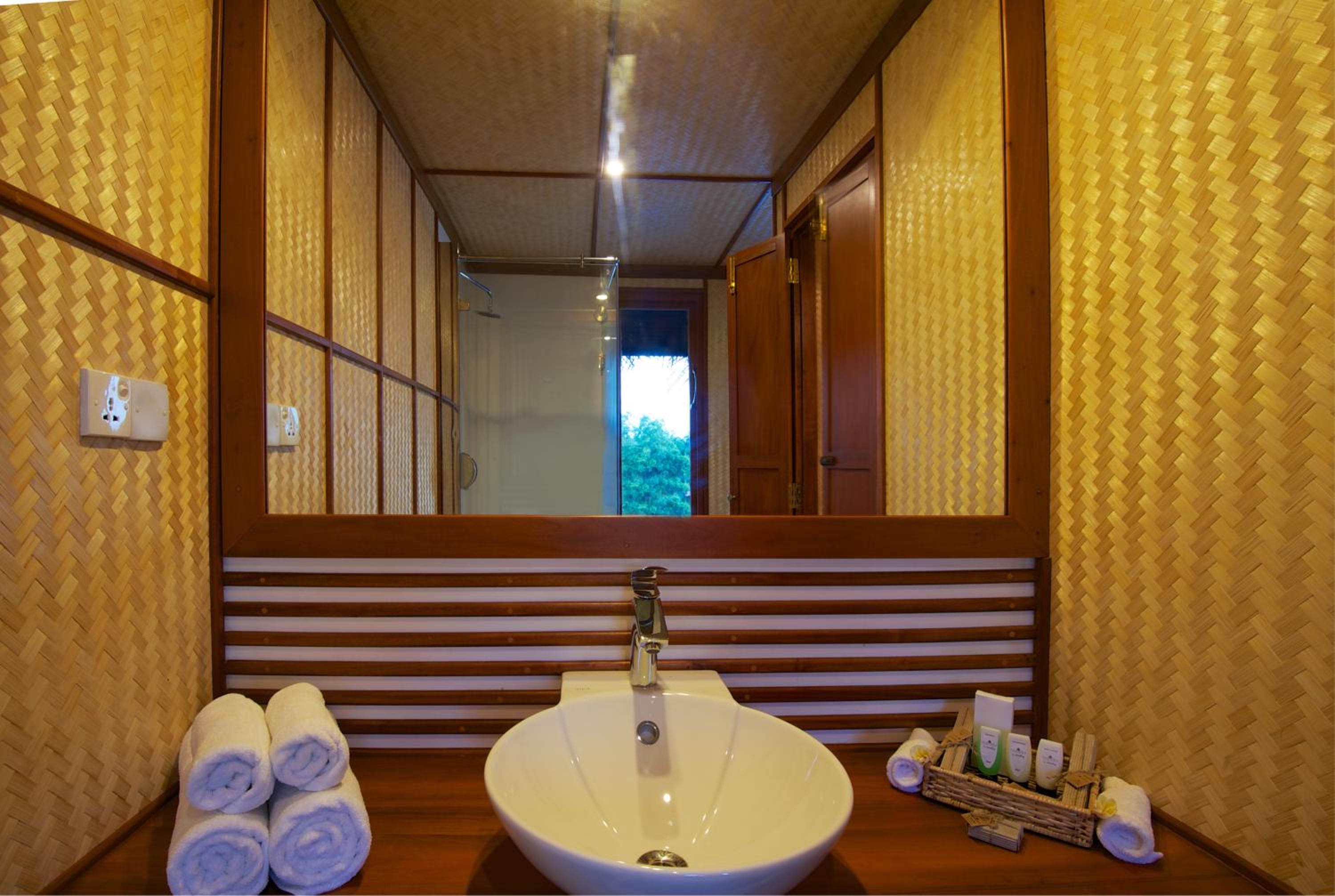 Yathra Houseboat
