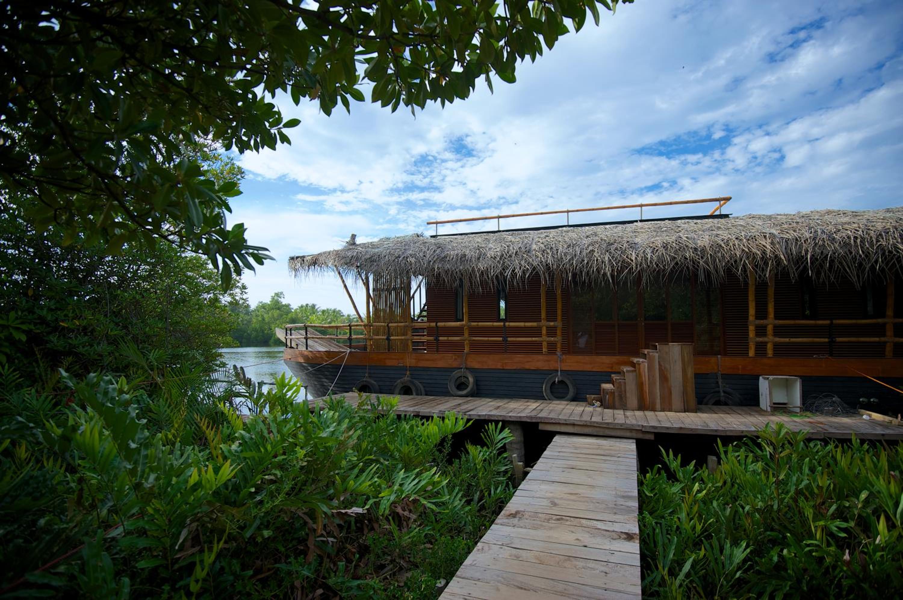 Yathra Houseboat