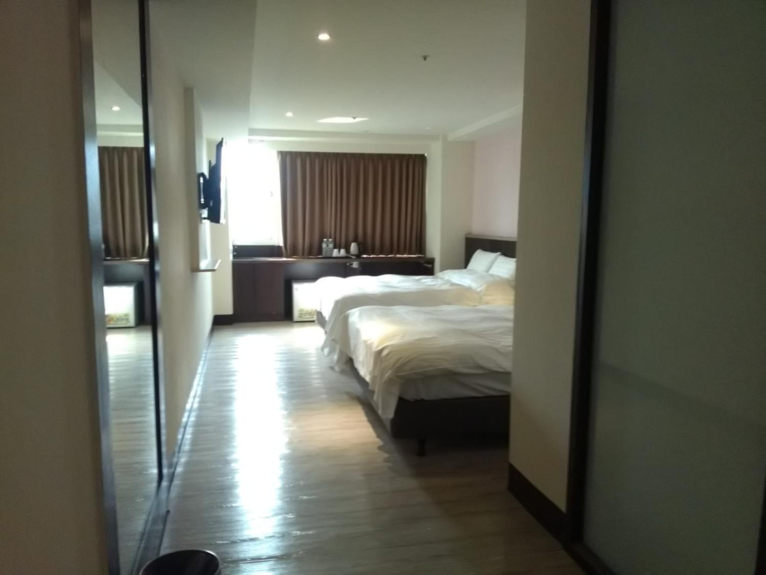 Dengfeng Milan Business Hotel