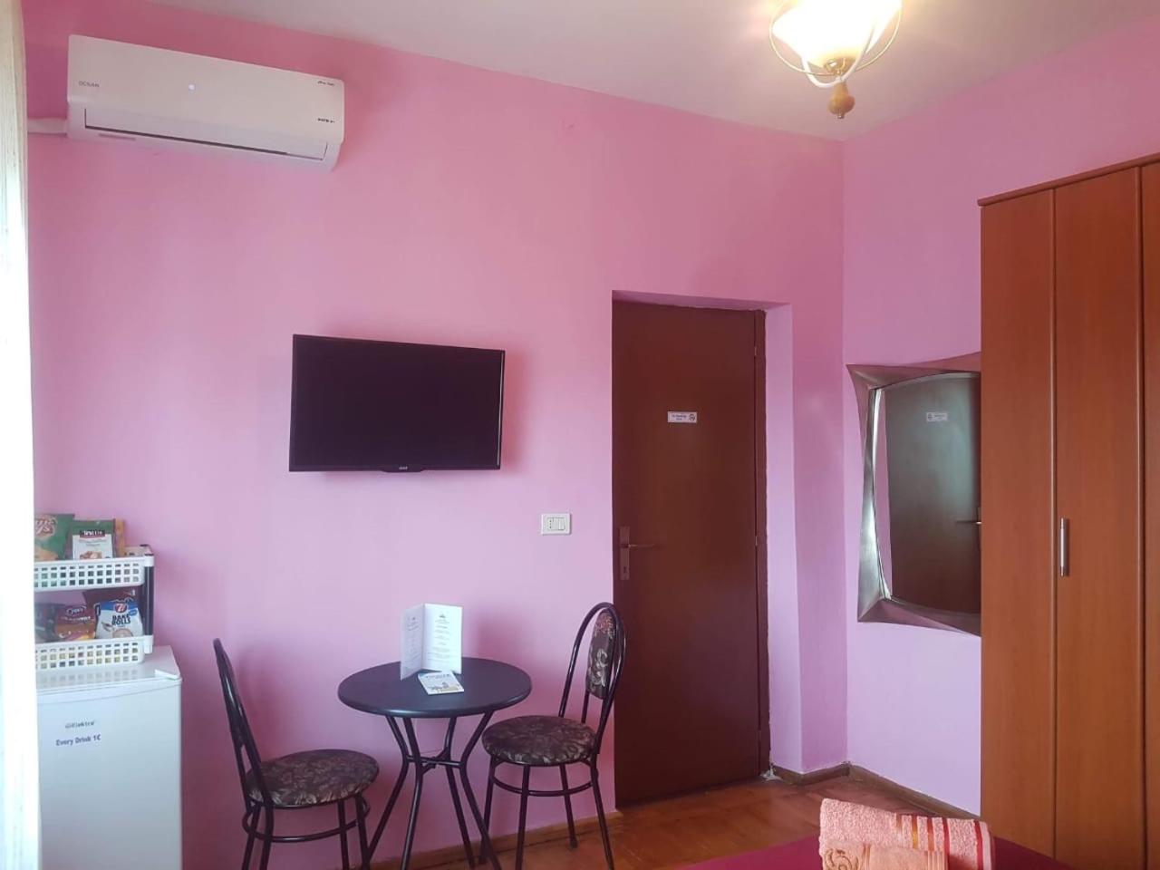 Elisabet Tirana