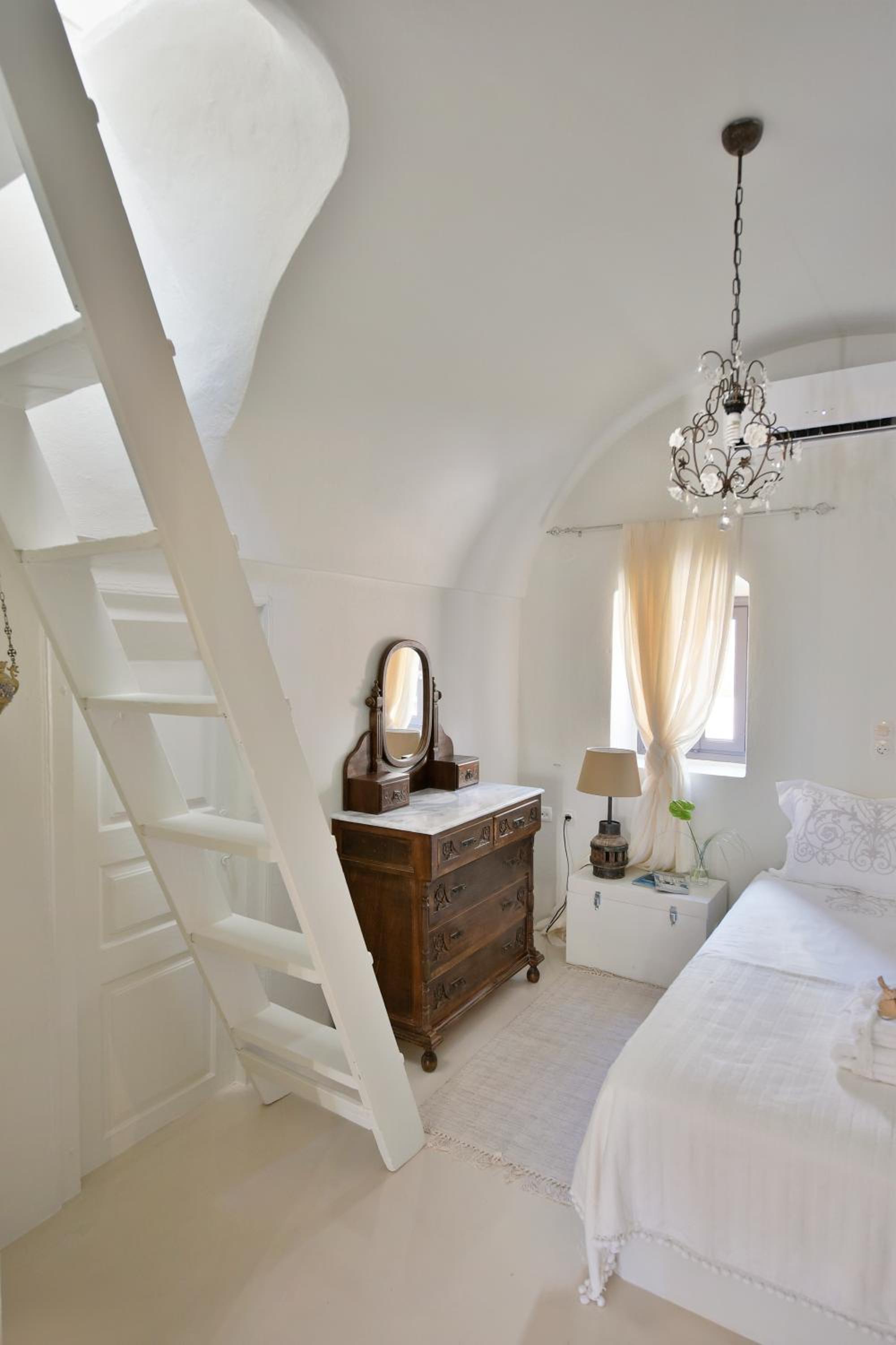 ALIA MANSION by K&K