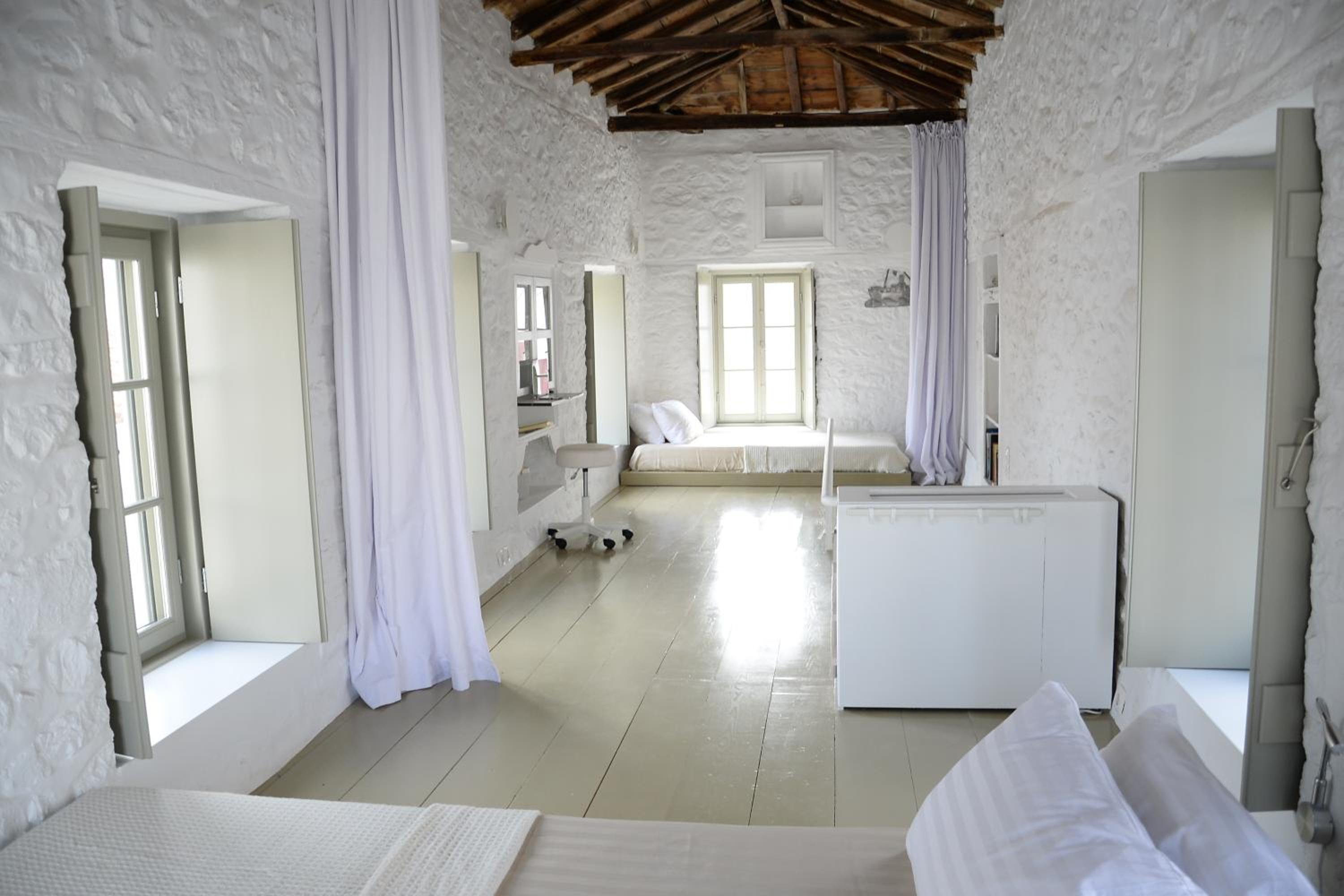 Ecloge, Hydra Island view 3