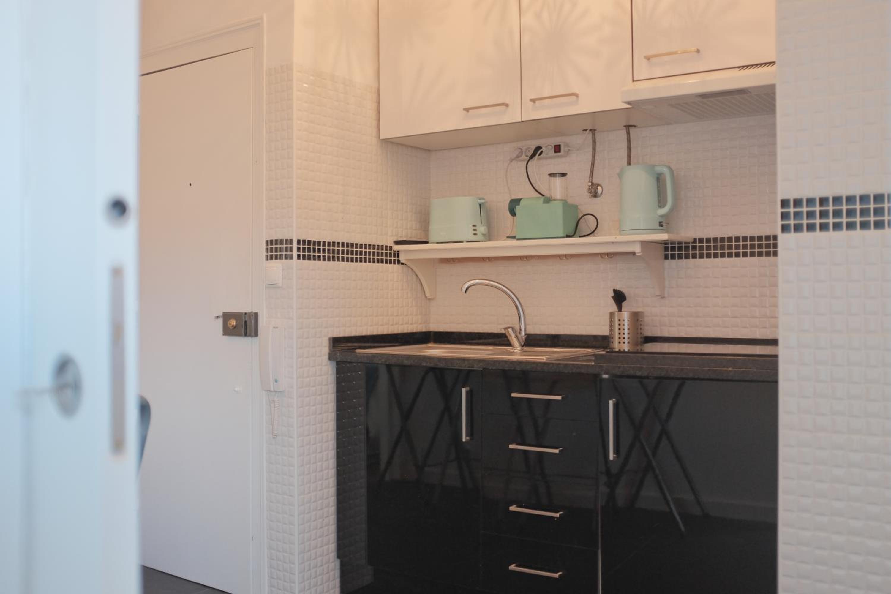 Like-home-T1 Apt-Campo de Ourique view 4