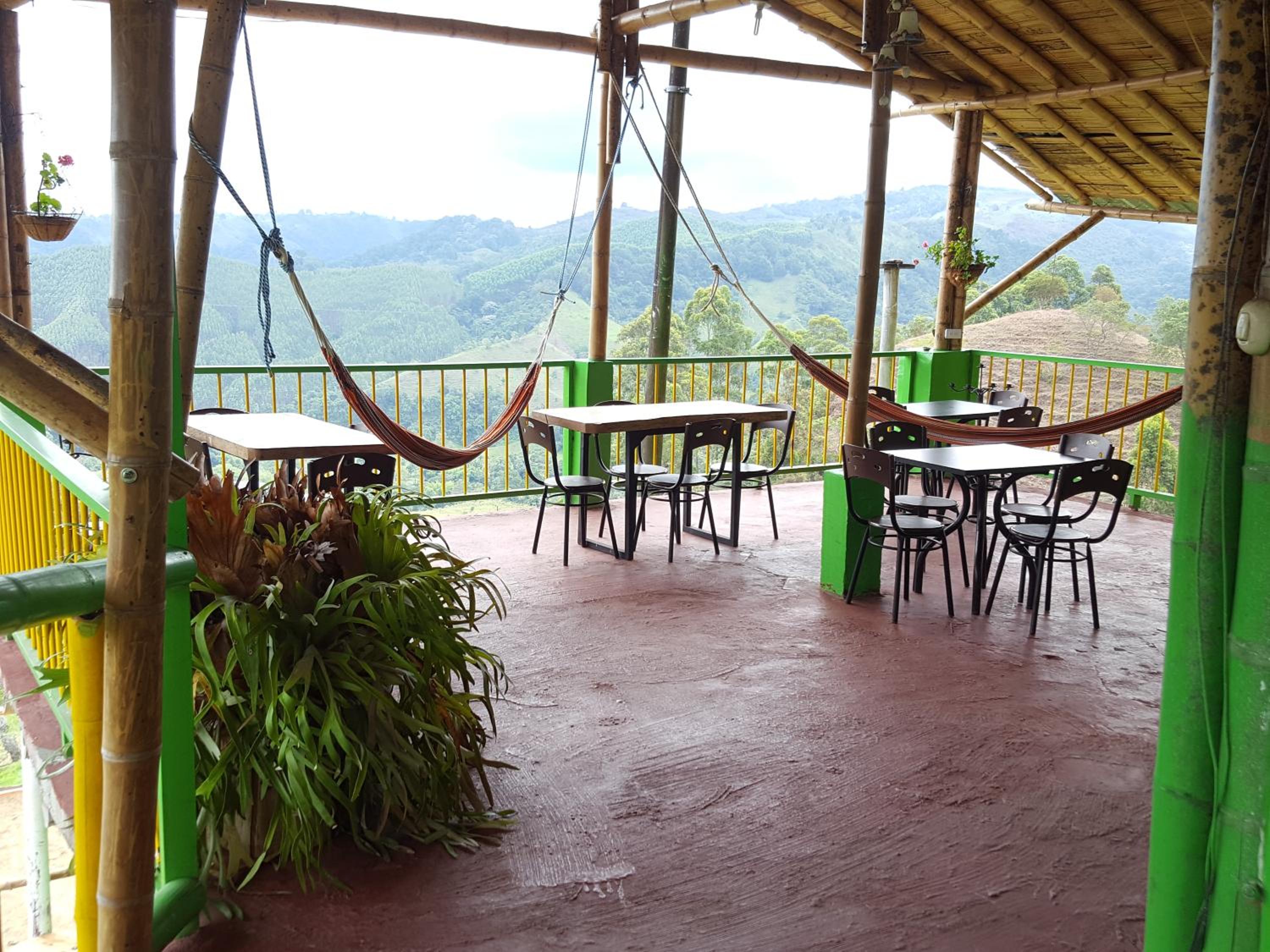 Hostal y Camping Los Girasoles