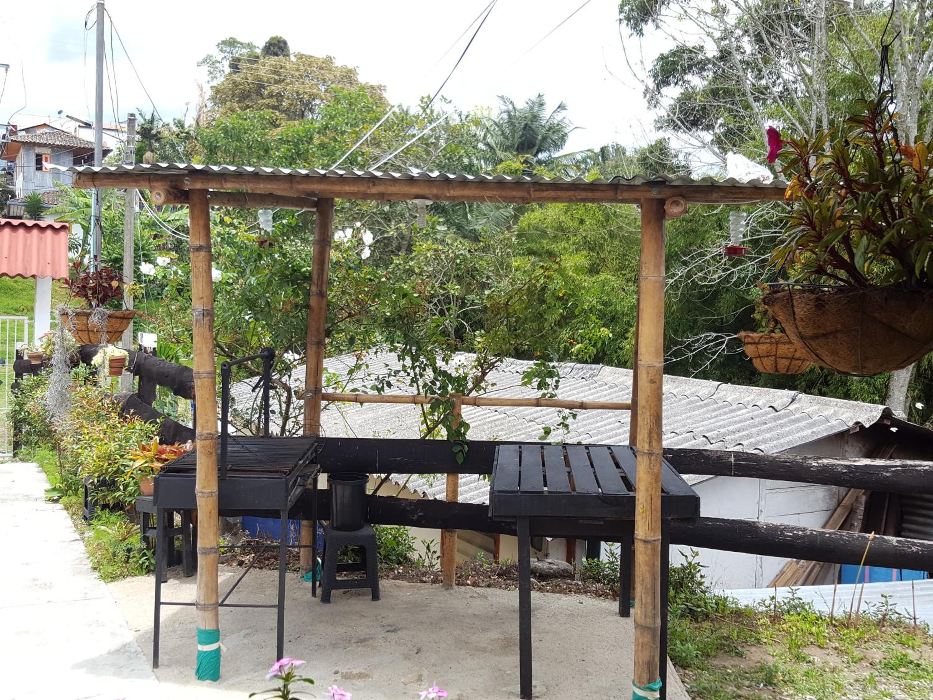 Hostal y Camping Los Girasoles