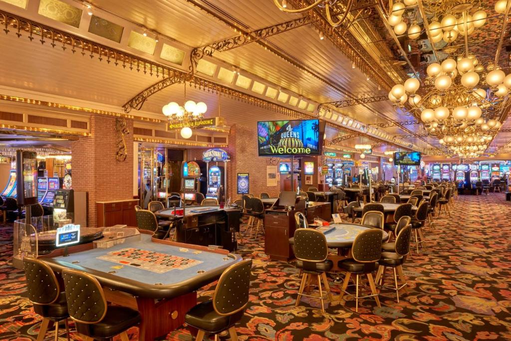 Four Queens Resort and Casino — photo 2
