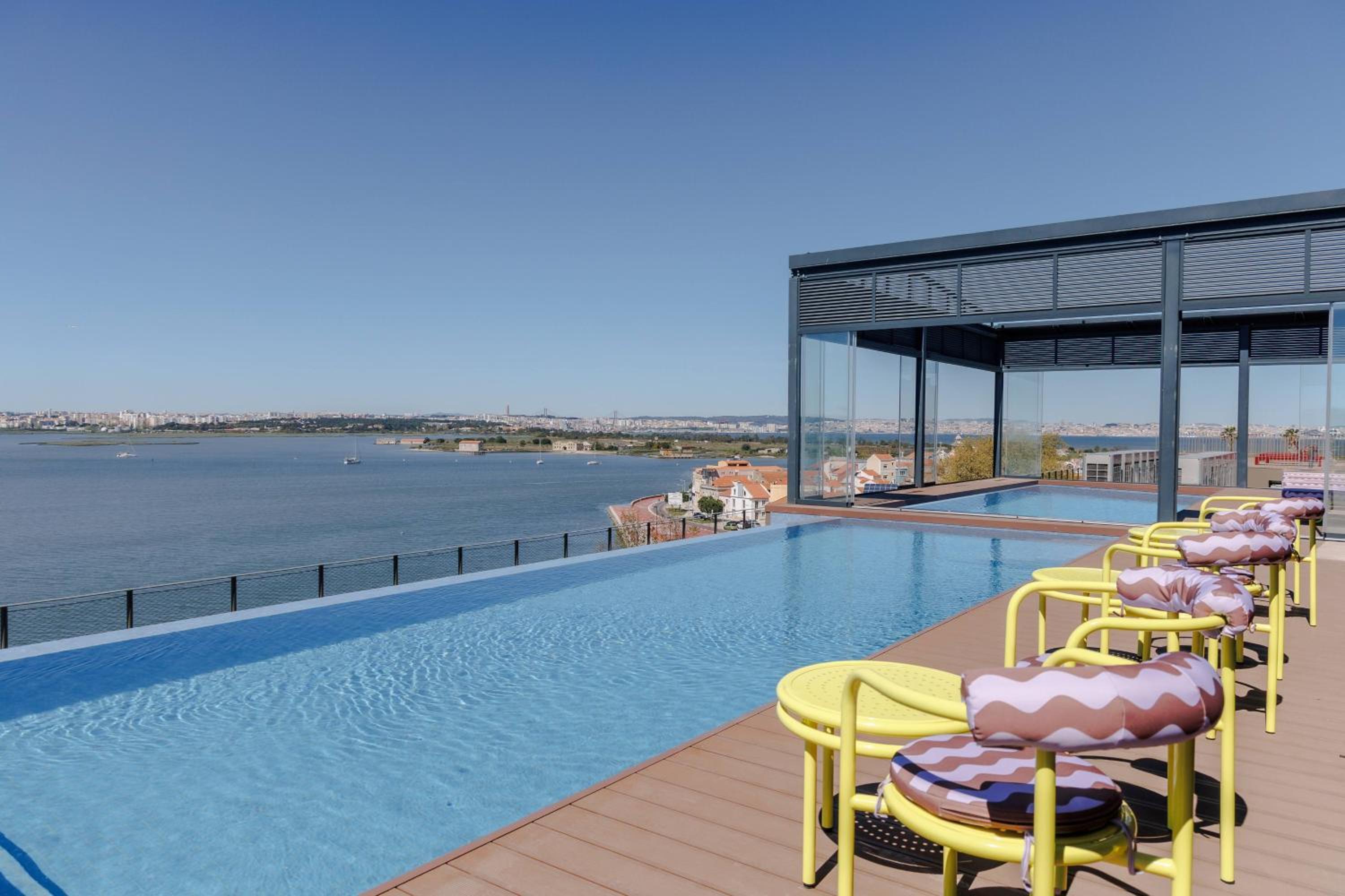 Upon Harbor - Seixal Bay Hotel