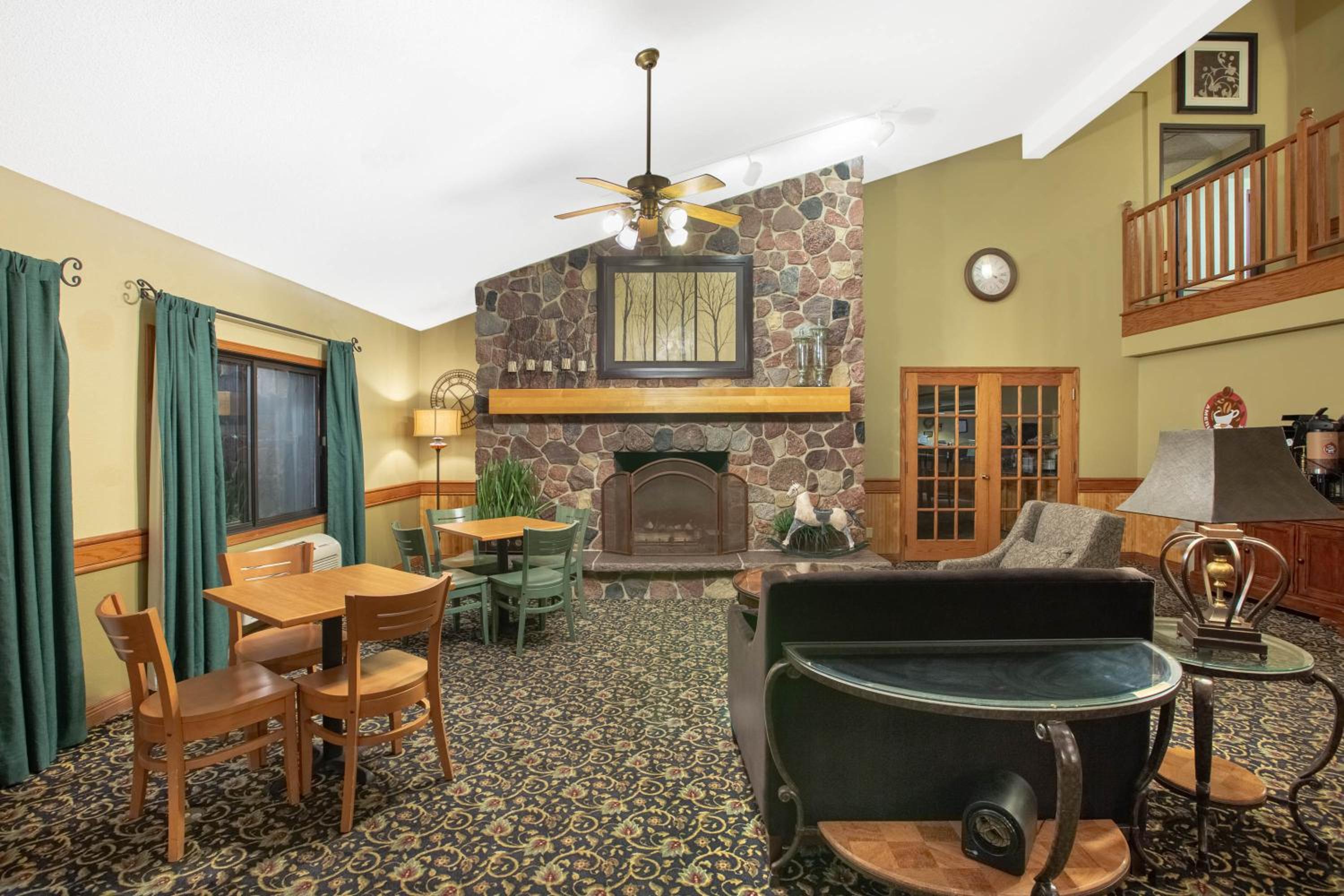 AmericInn by Wyndham Kearney view 4