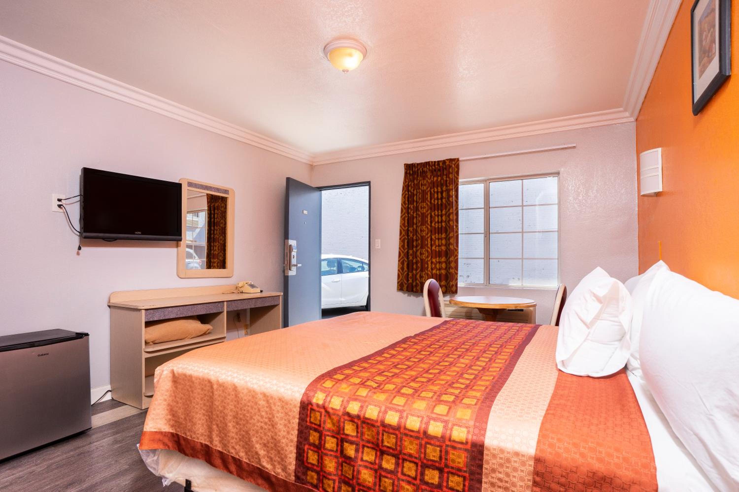 Value Inn Hollywood