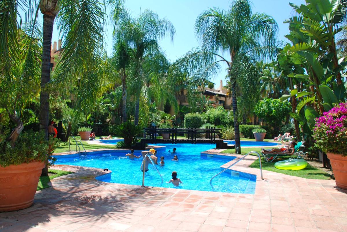 Tropical Holiday Apartment photo 2