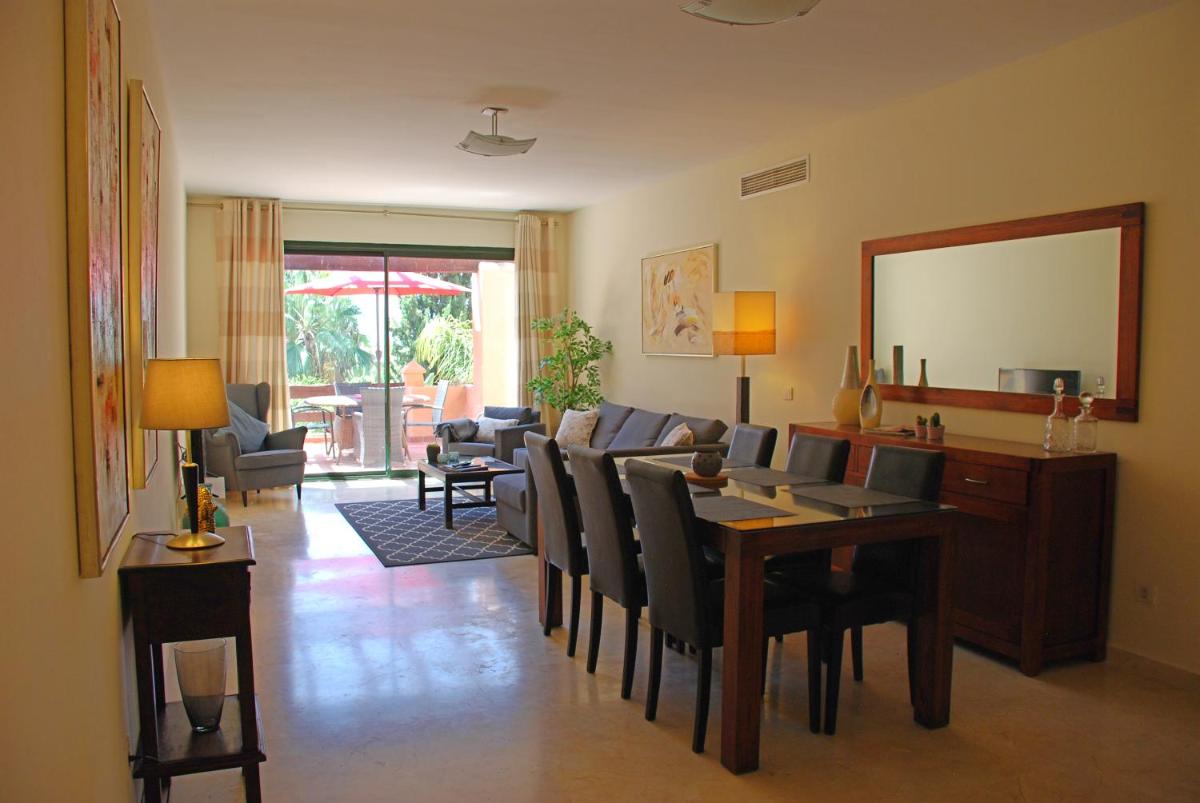 Tropical Holiday Apartment photo 3