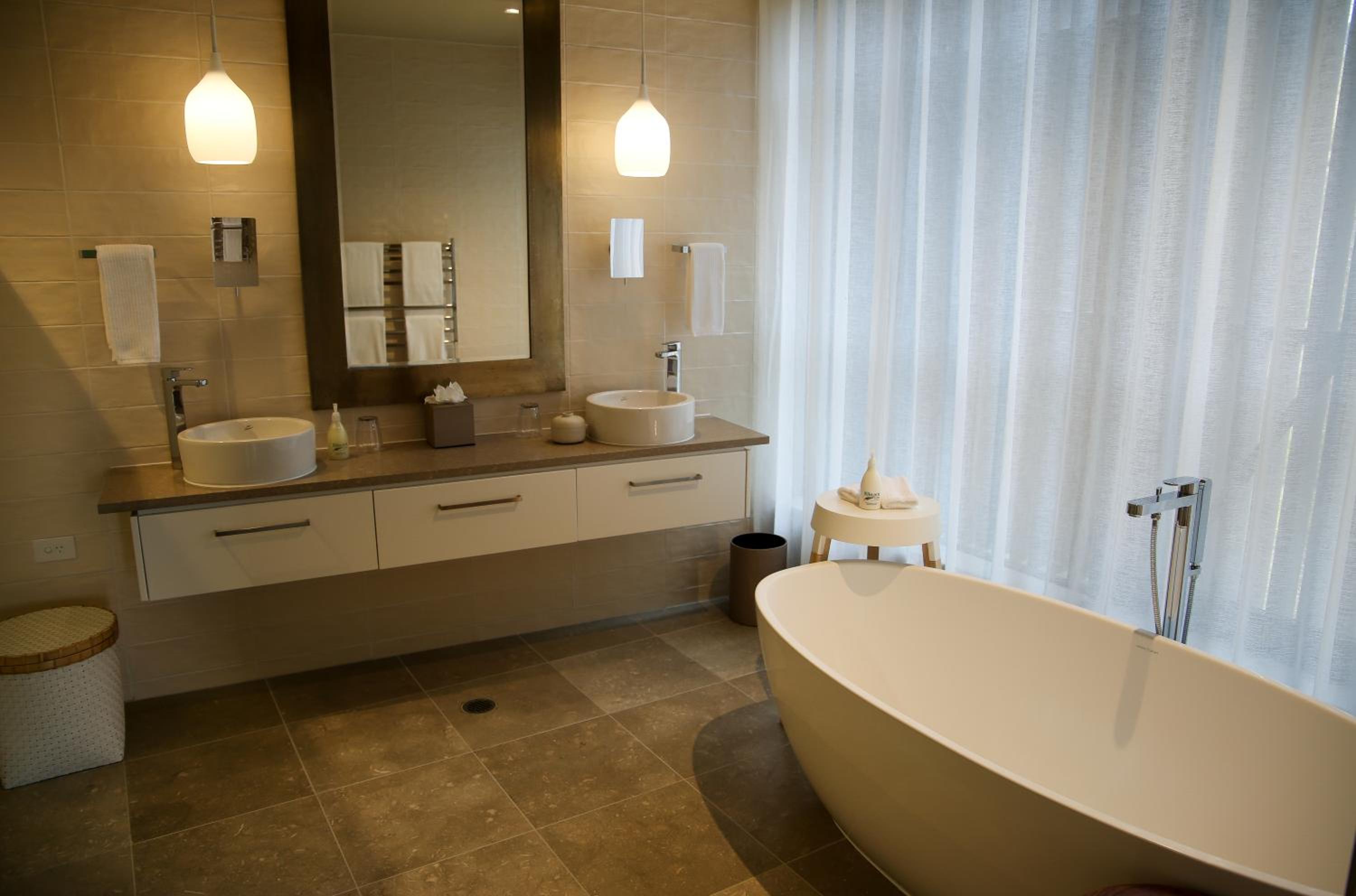 Kinloch Manor & Villas