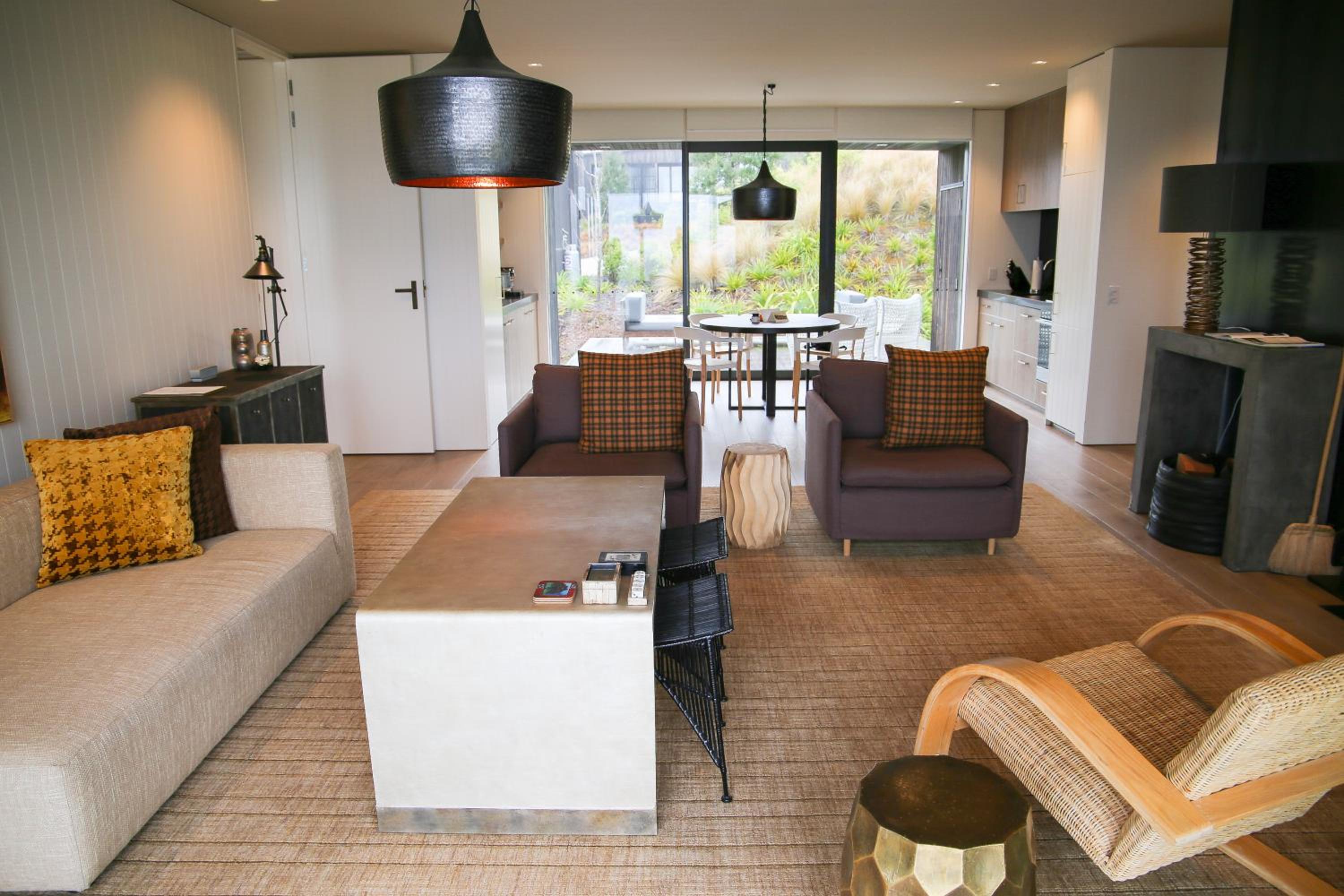 Kinloch Manor & Villas