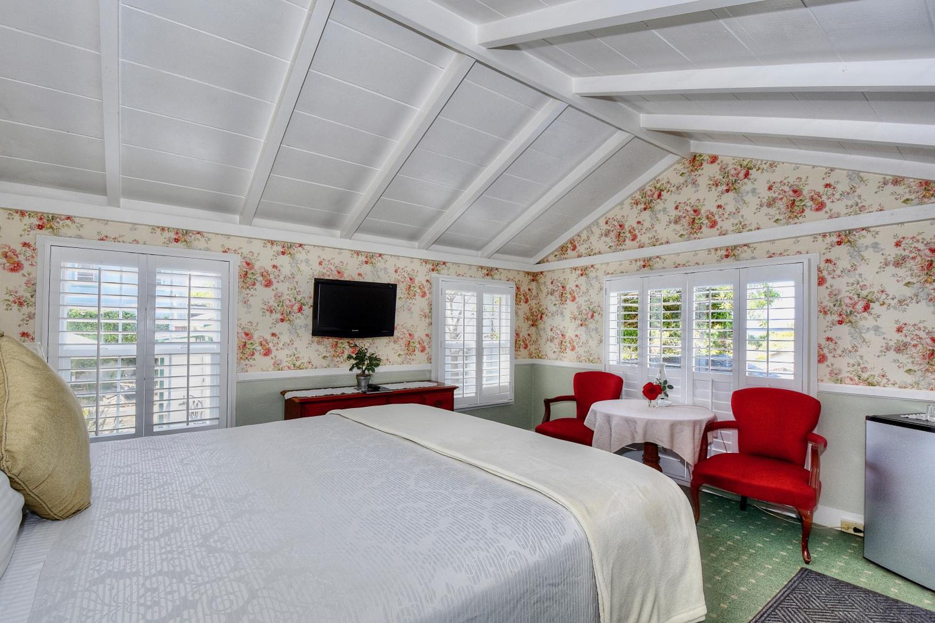 Monterey Vacations - Carmel Green Lantern Inn - Property Image 5