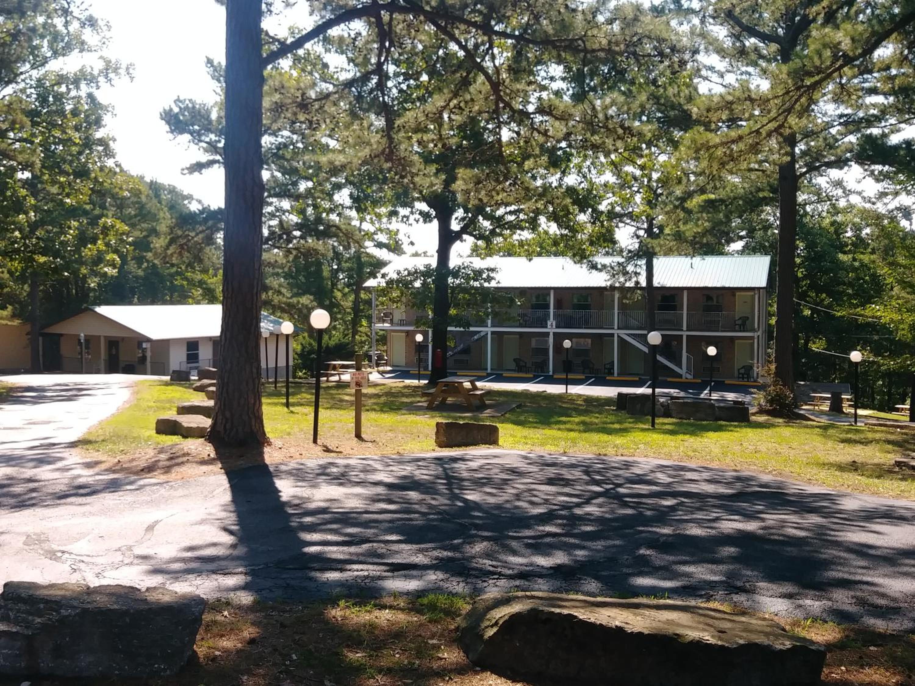 Hotel Traveler's Inn - Image 1