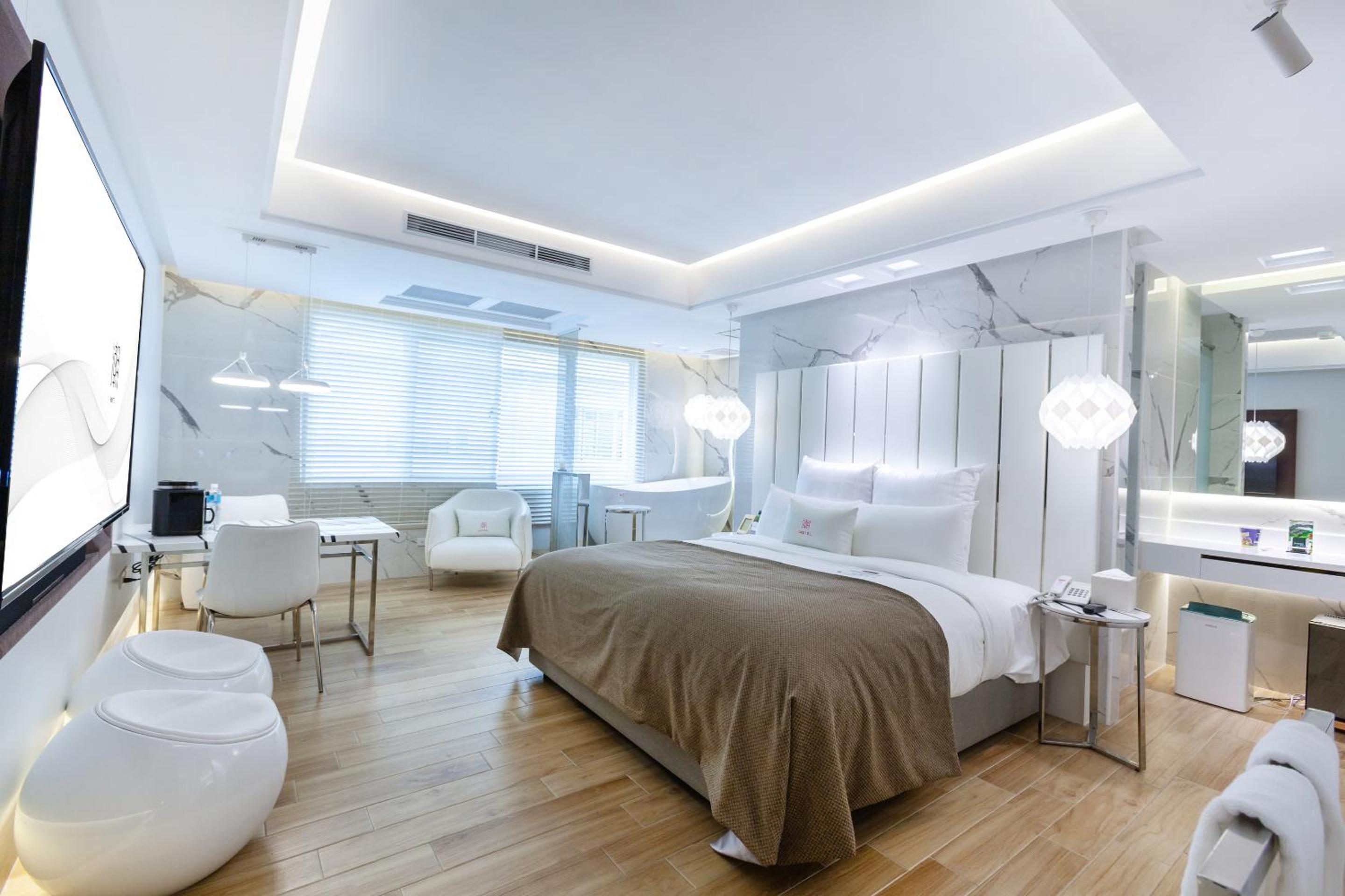 Taoyuan Vacations - Chao Motel - Property Image 3