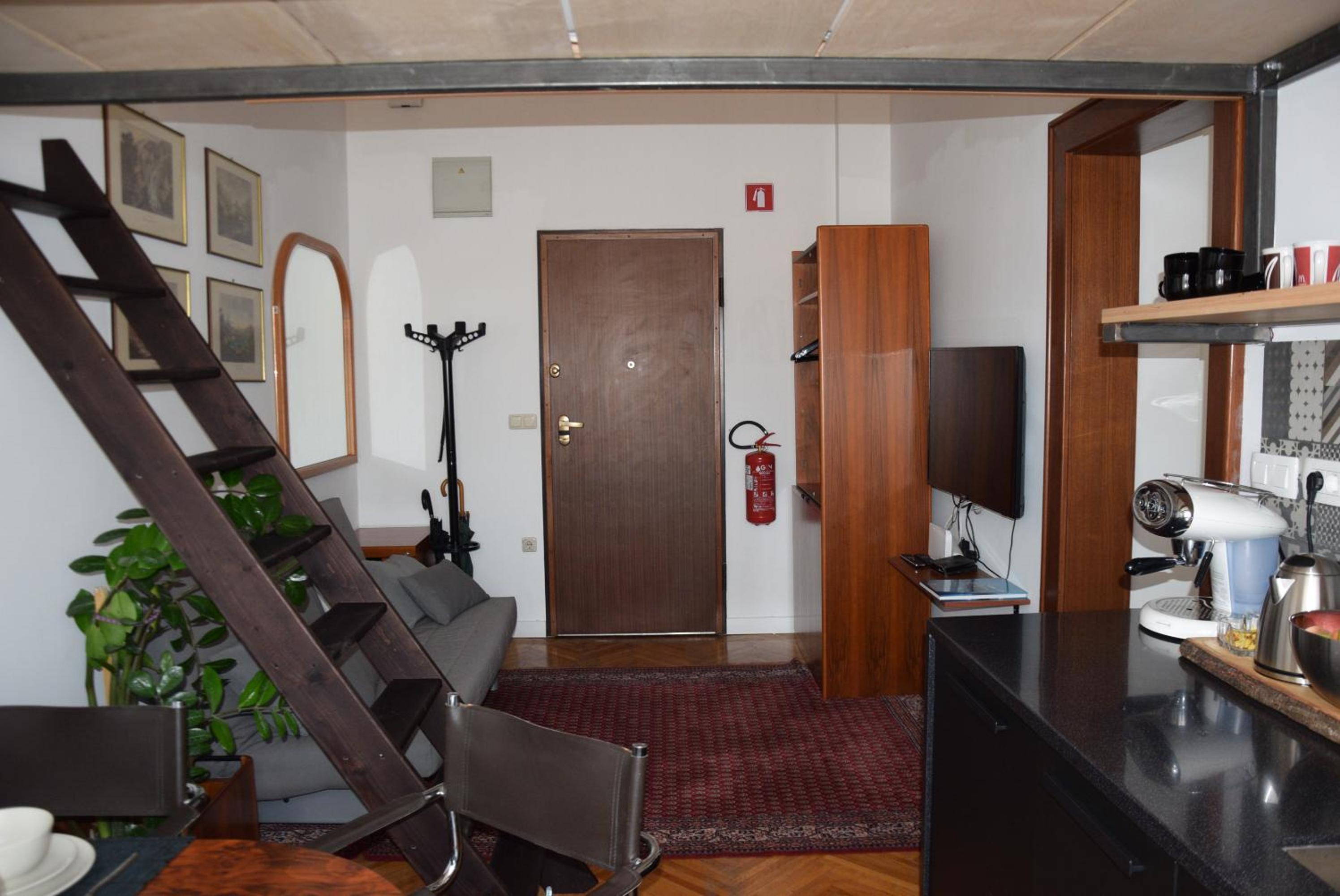 Lawyers Loft in Heritage Skyscraper