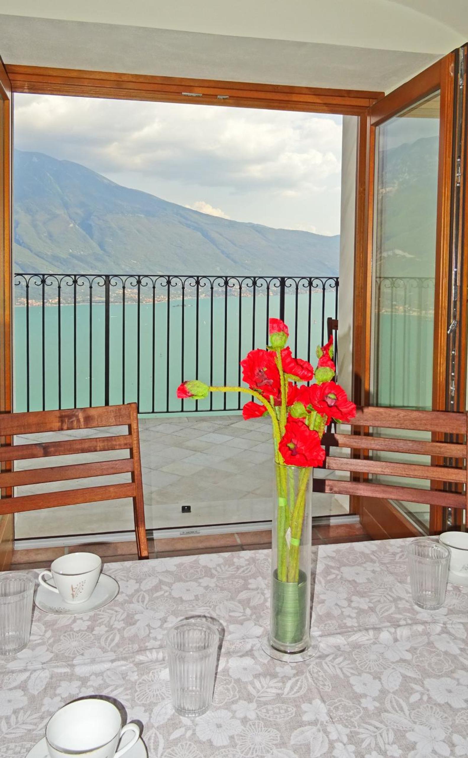 Casa De Pol Exclusive Lake View by Gardadomusmea view 3