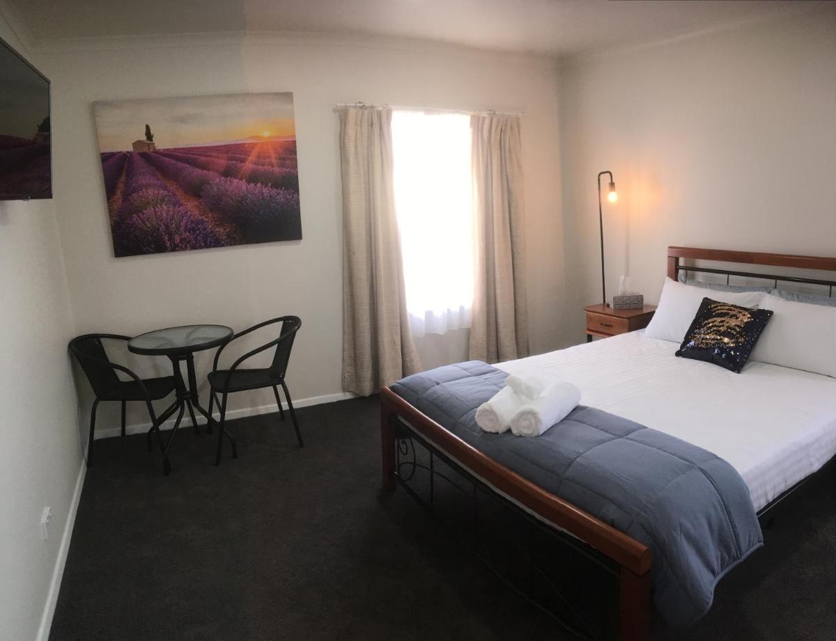 3ree- Spacious & Charming Apartment view 3