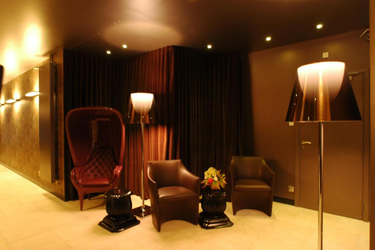 hotel reception