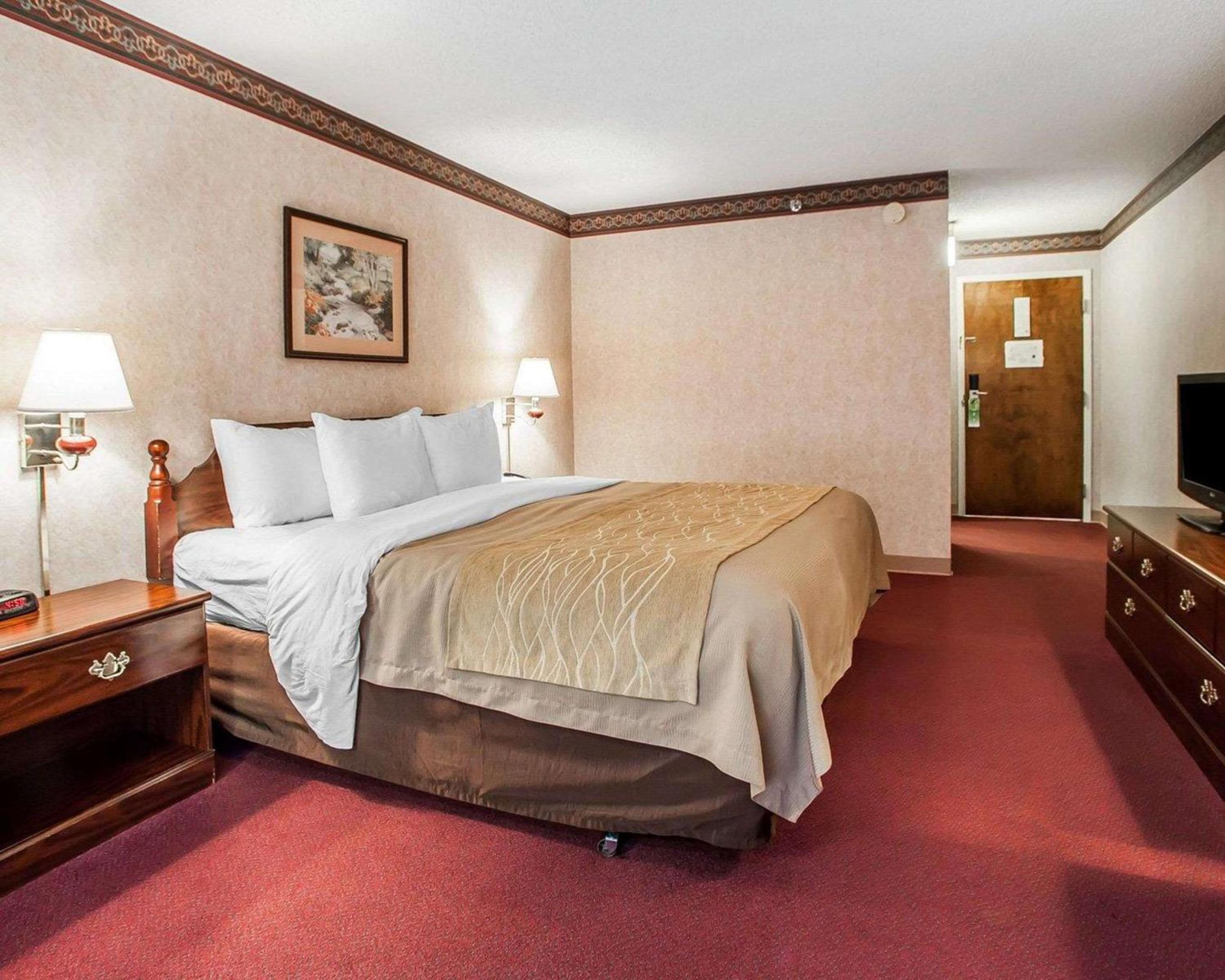 Quality Inn Midway view 3