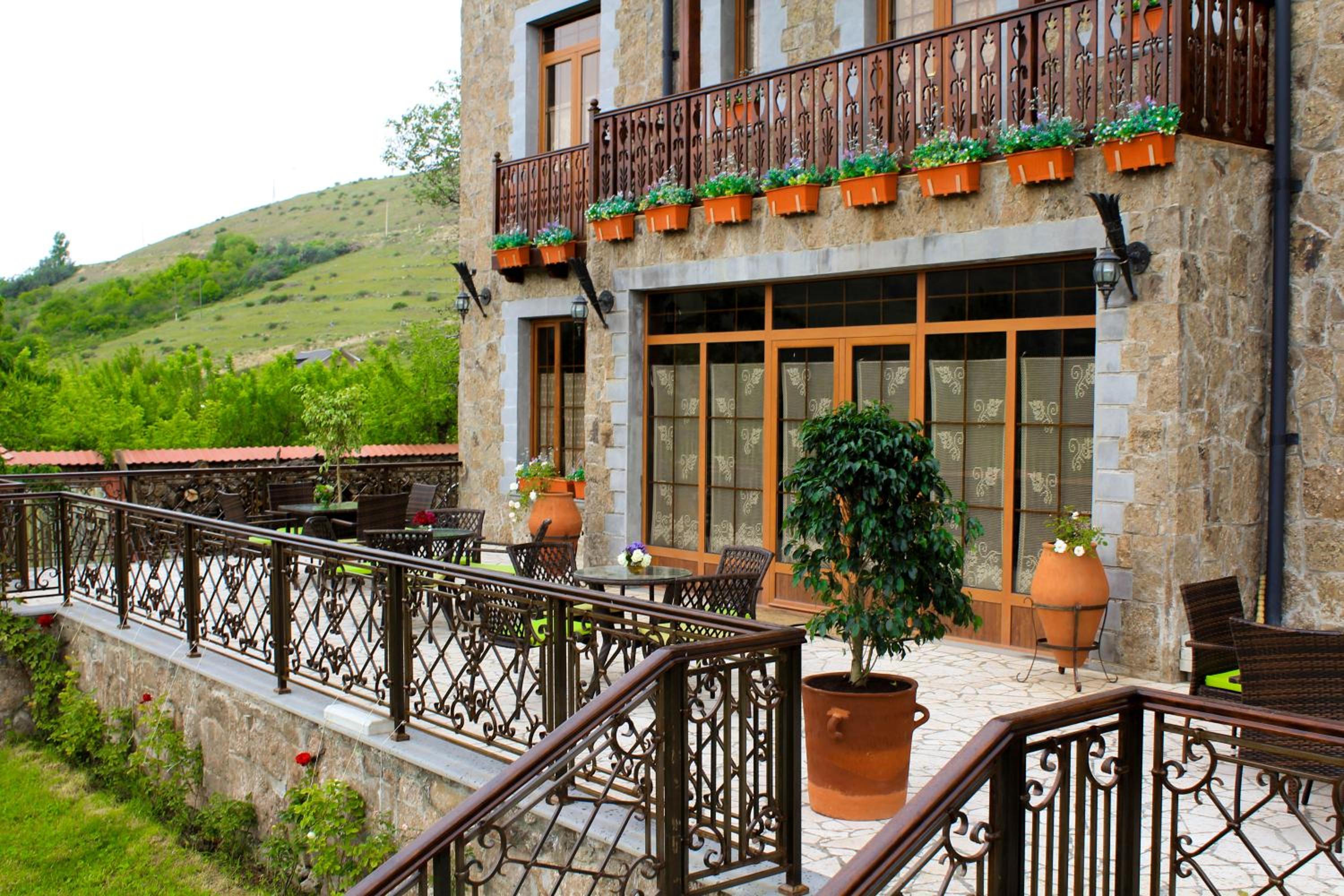Garni HinYard