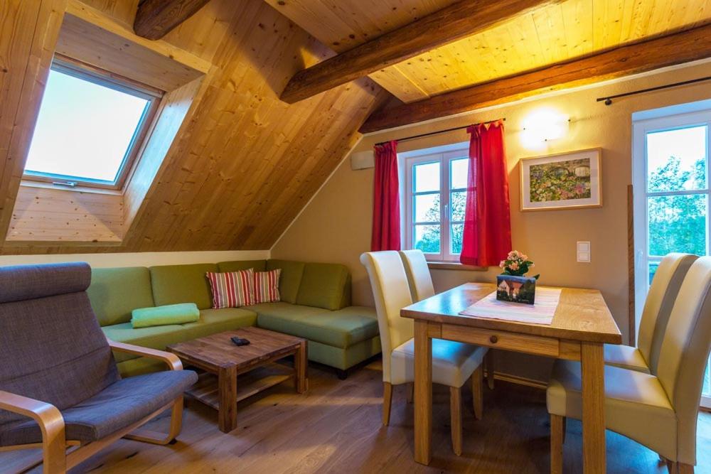 Ferienhaus Winterbergblick, Nationalpark Sächsische Schweiz, 5 Wohnungen und Gemeinschaftsraum, Boulderraum und Sauna im Haus