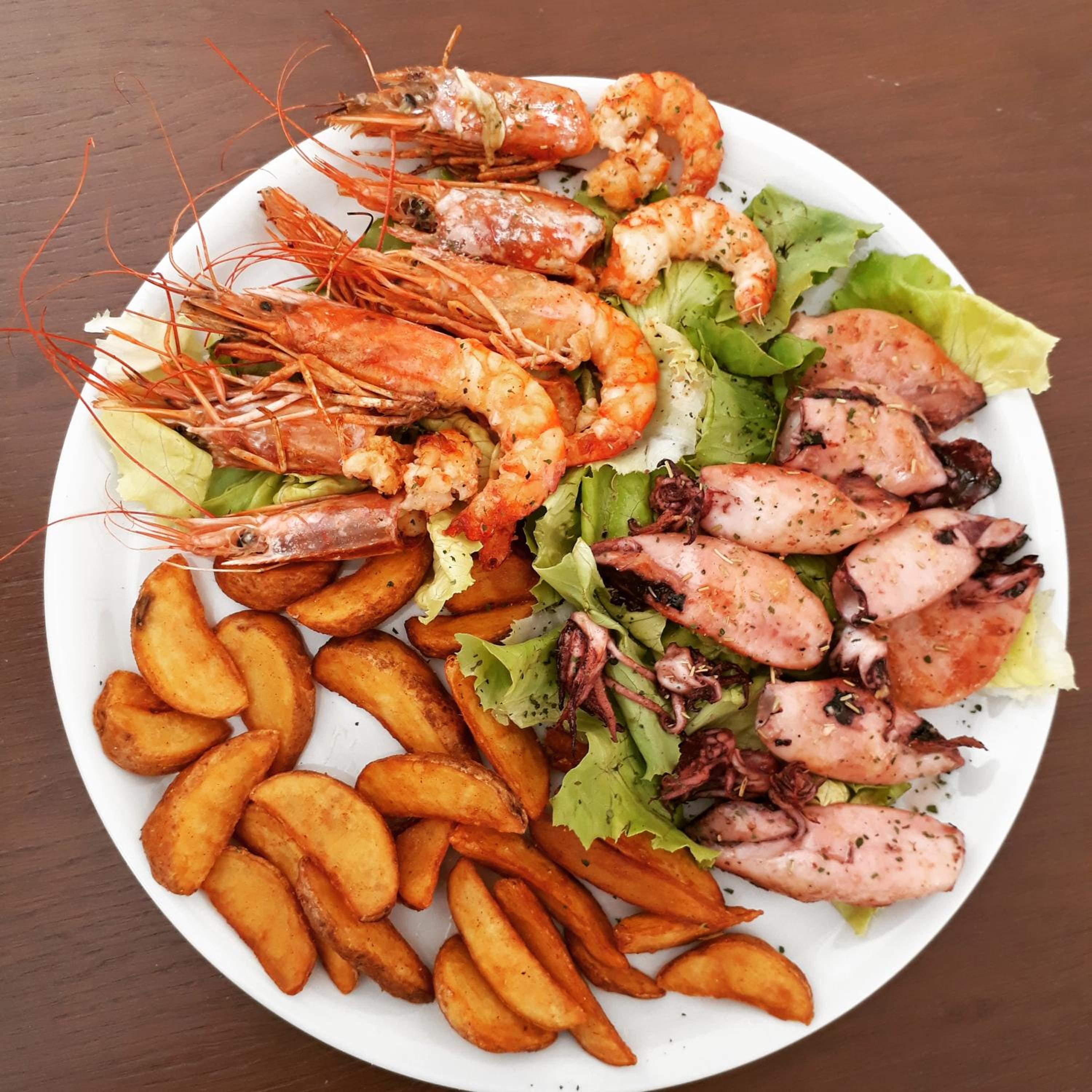 Apartments Kuce Lekovica Beach & snack bar- Bistro