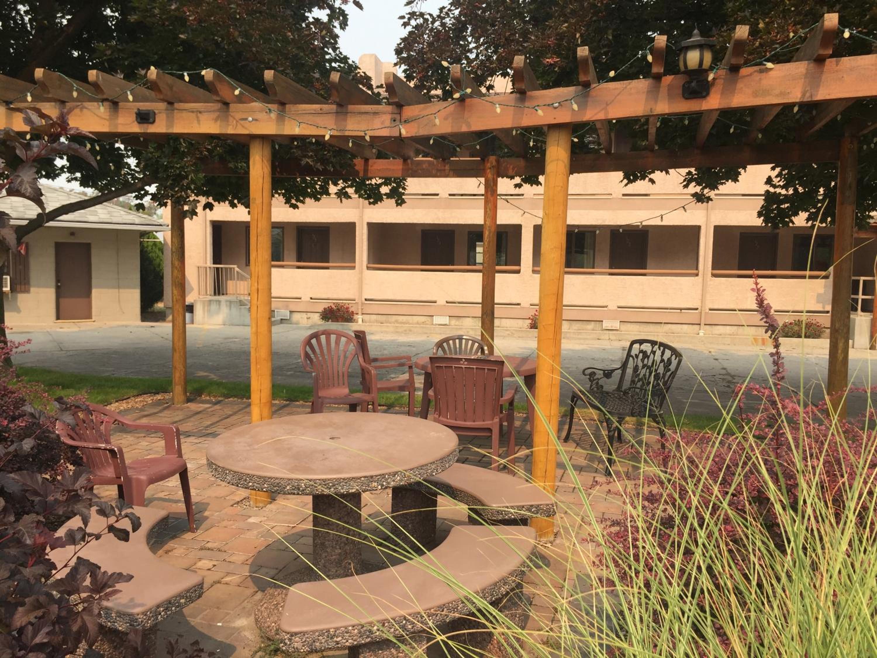 Avalon Inn