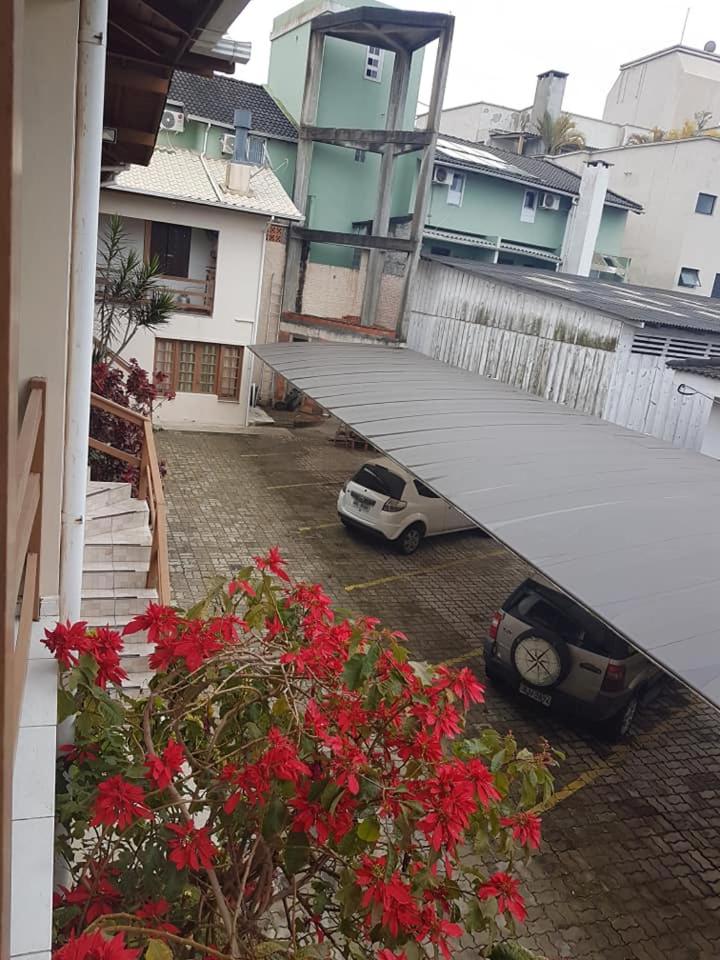 solar norte no centro dos ingleses a 50 metros da praia