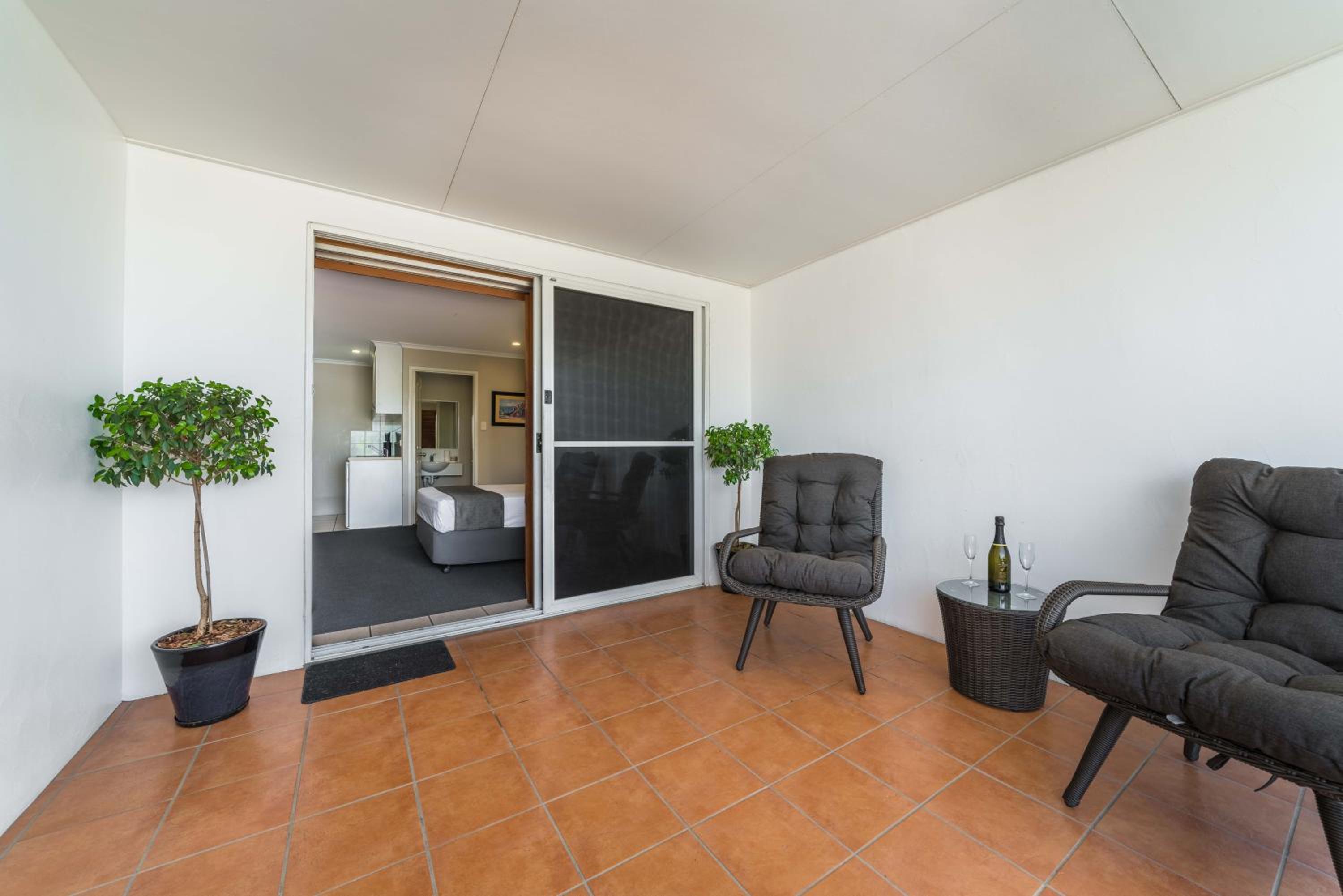Cosmopolitan Motel & Serviced Apartments