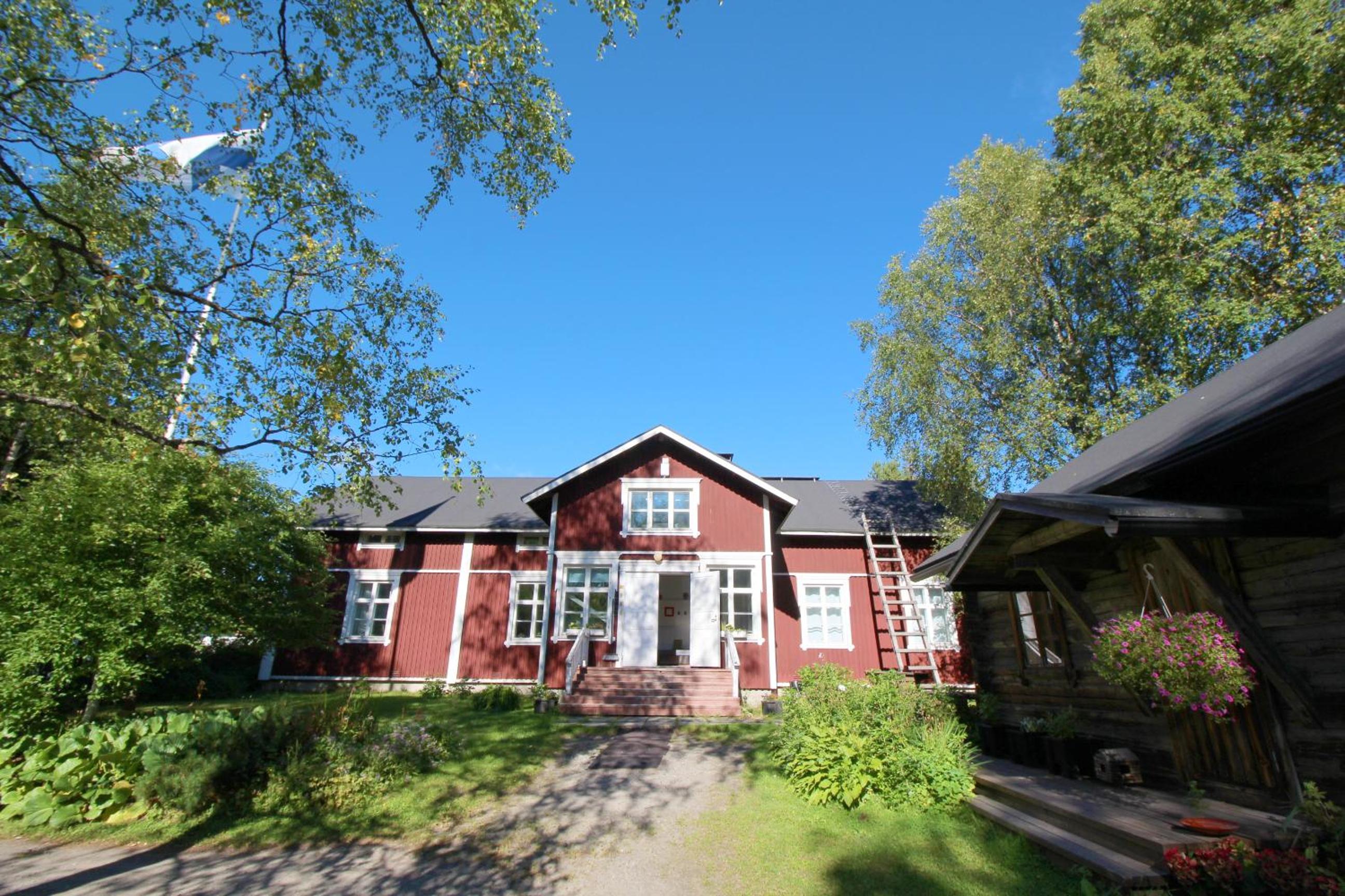 LAURI Historical Log House Manor view 3
