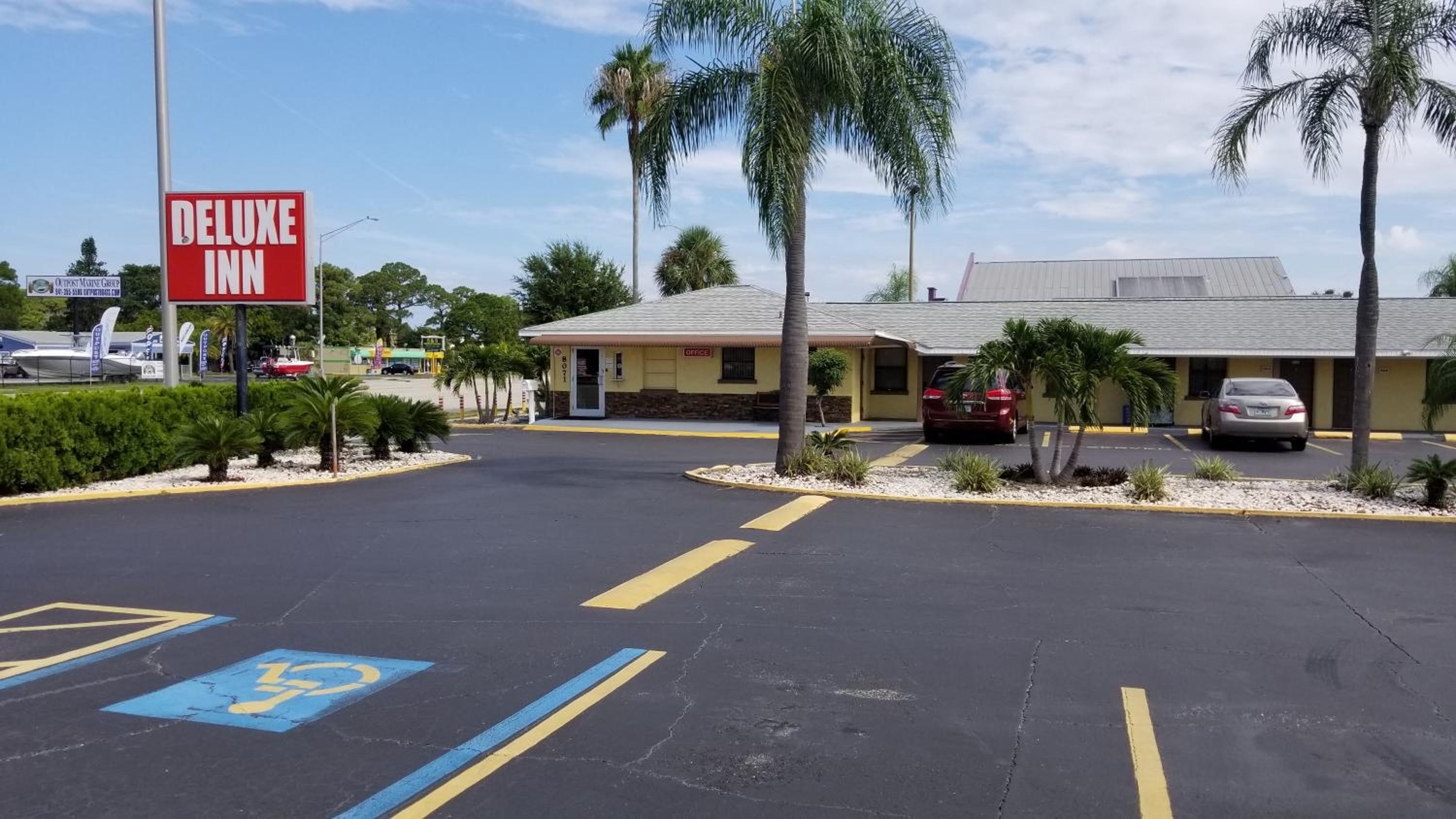 Deluxe Inn - Sarasota view 2