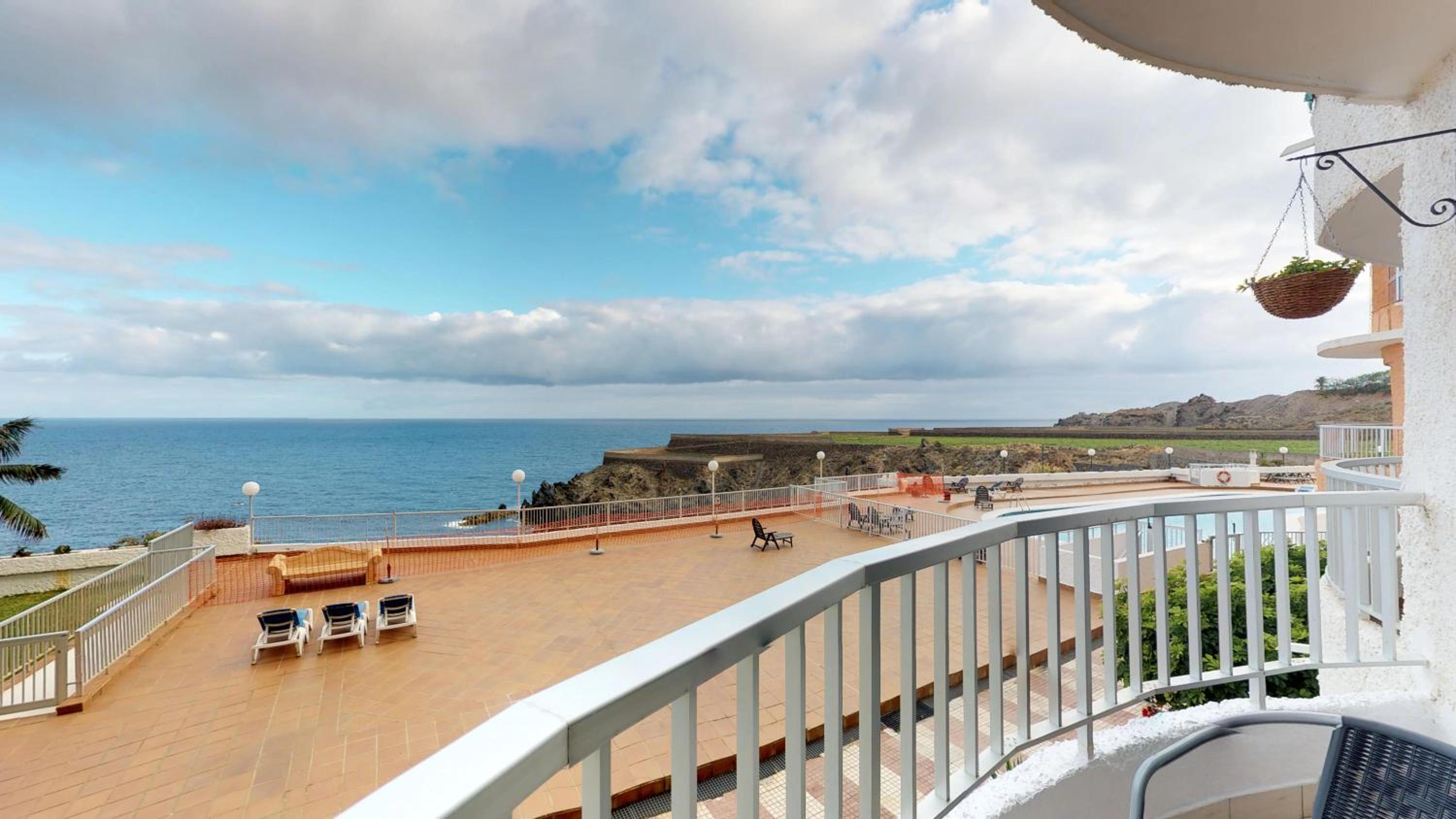 Cosy Ocean View Studio 1 view 3