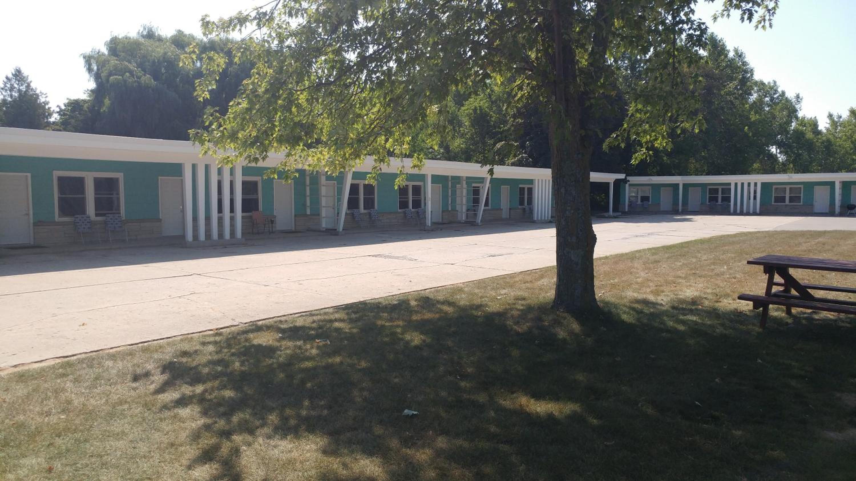 Hotel Motel 57 - Image 1