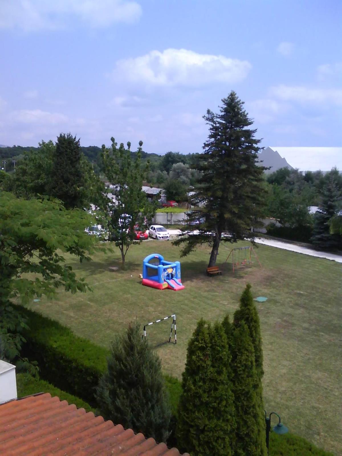Photo 8