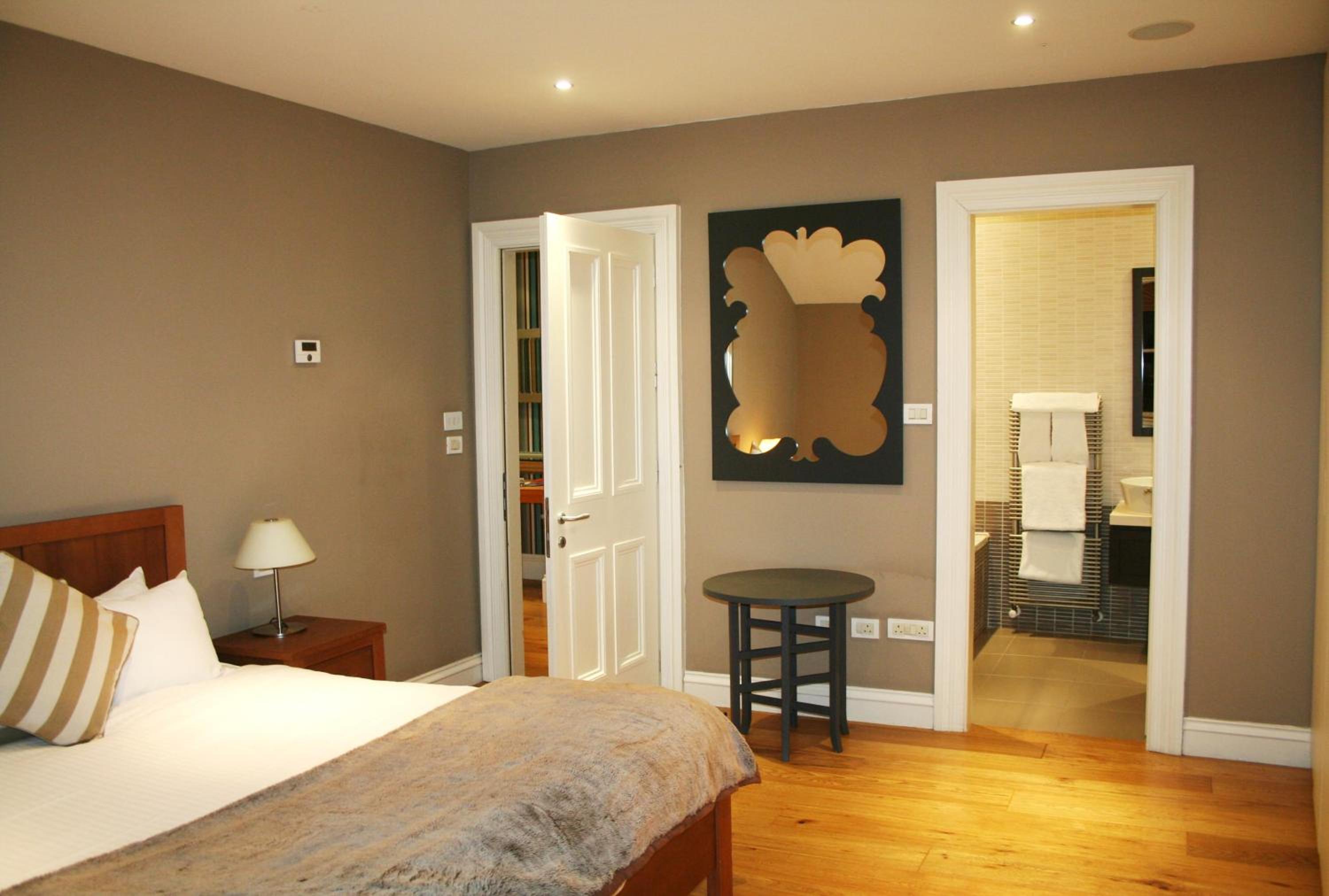 Dreamhouse Apartments Glasgow West End view 5