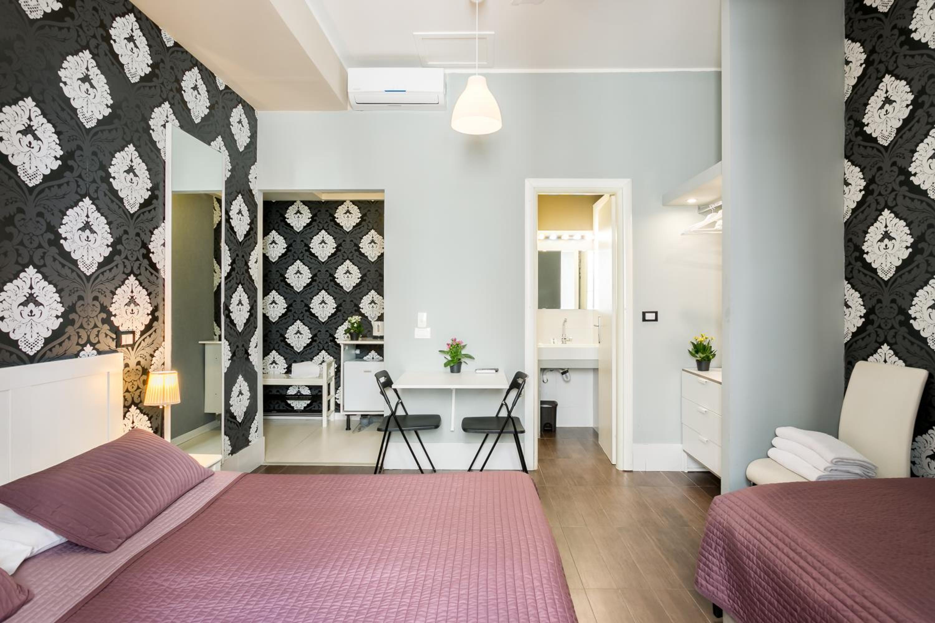 AmoRoma Suite