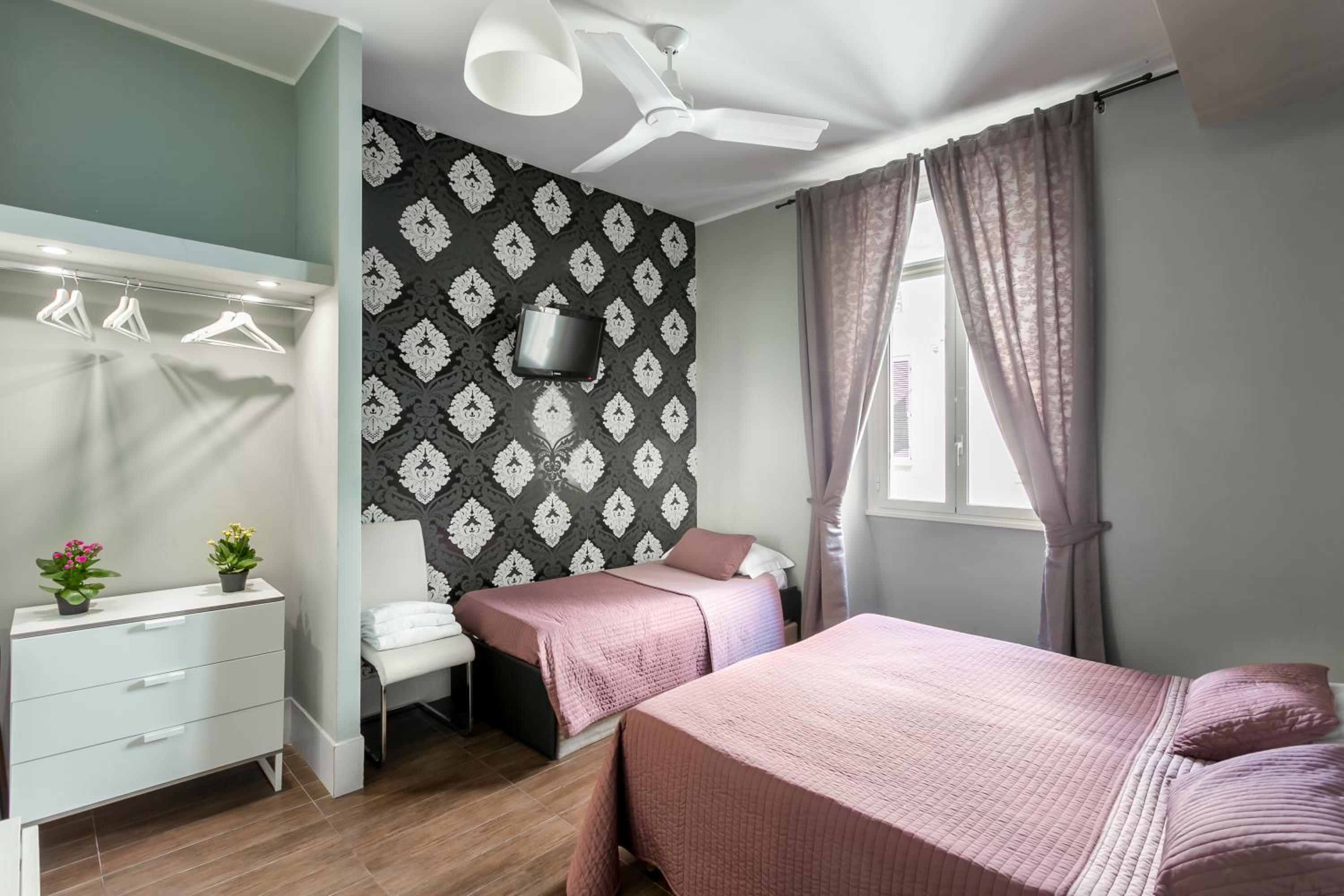 AmoRoma Suite
