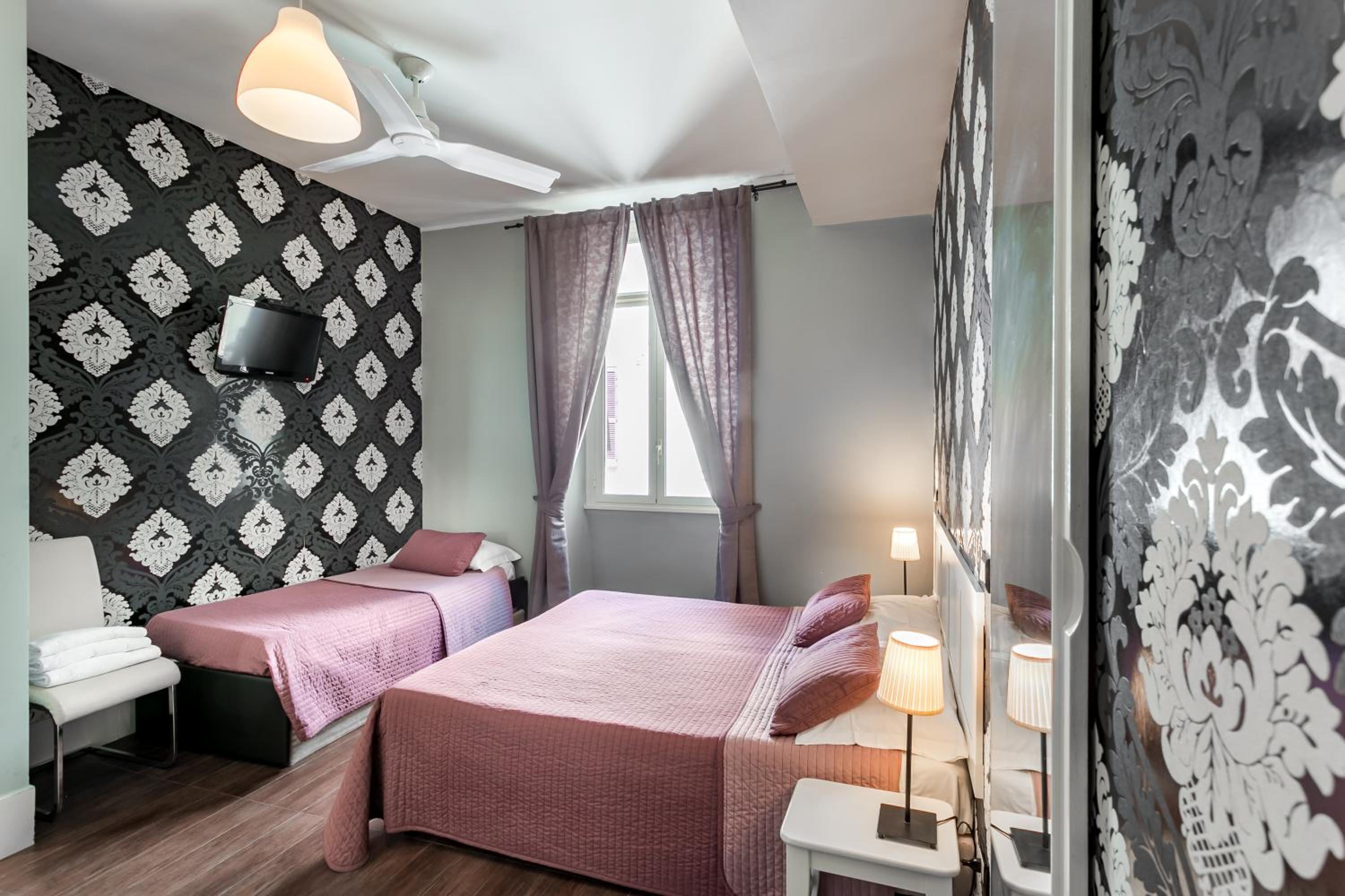 AmoRoma Suite
