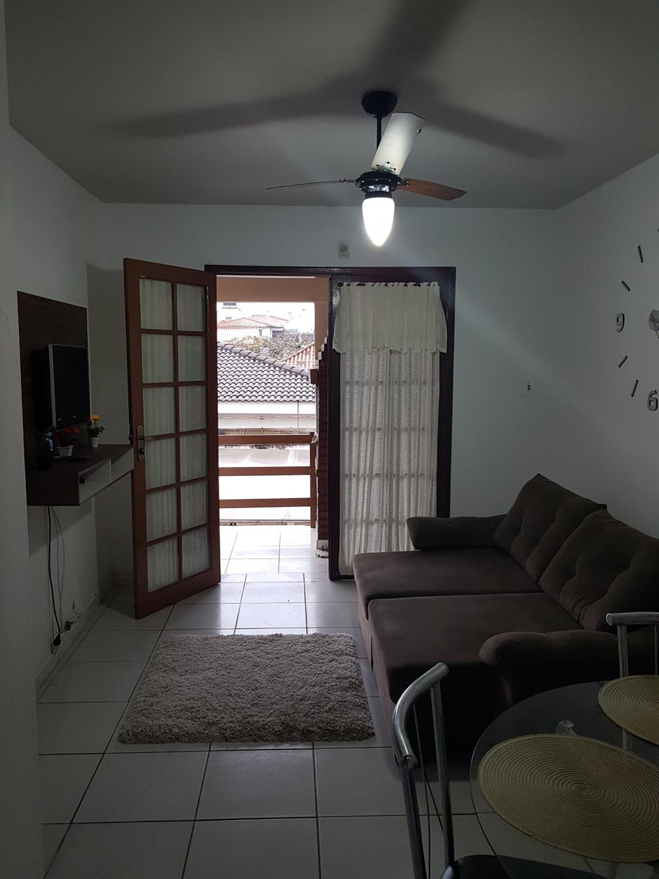 solar norte no centro dos ingleses a 50 metros da praia