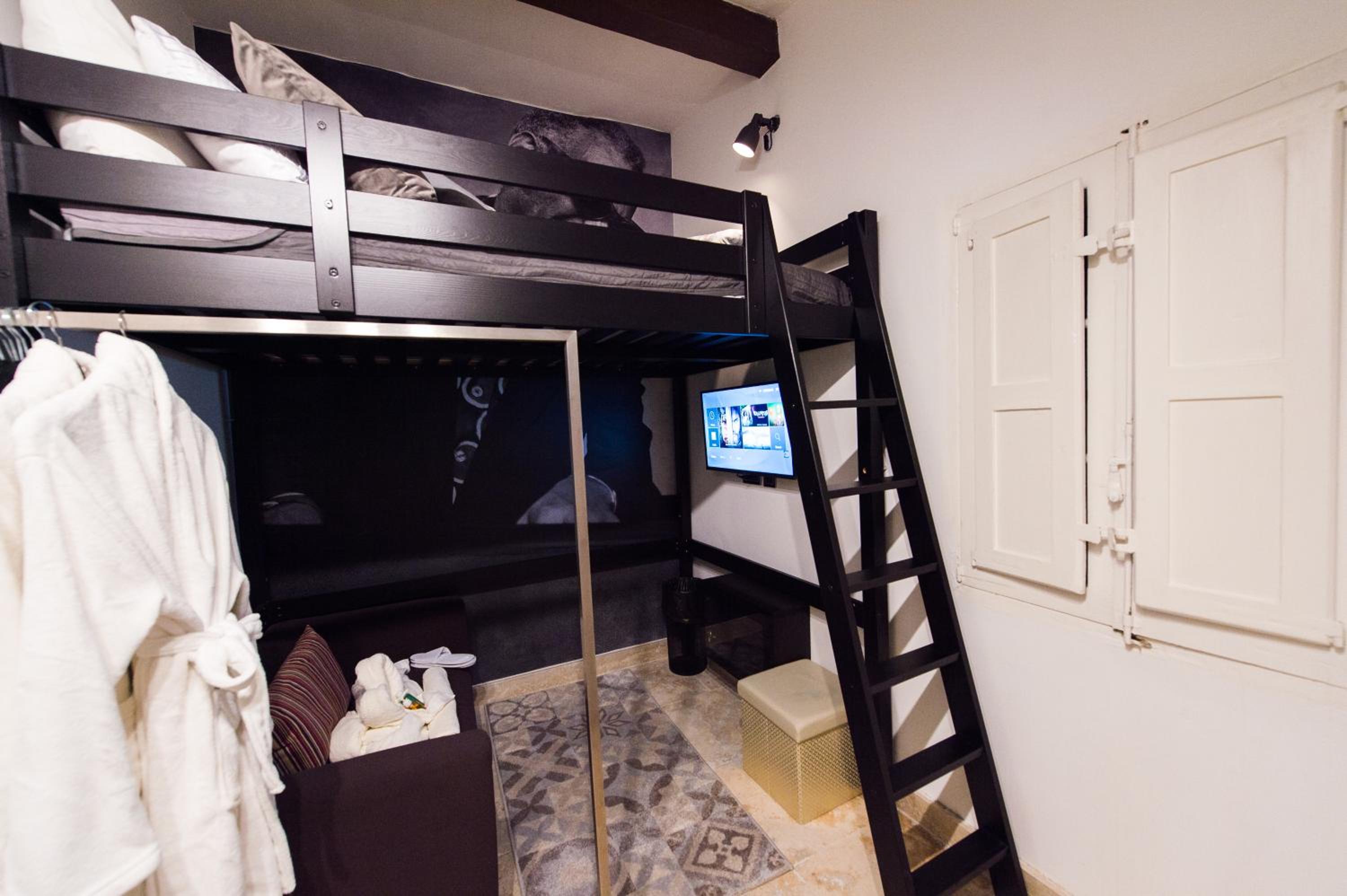 Sliema Vacations - Backstage Boutique Music Themed Townhouse - Property Image 80