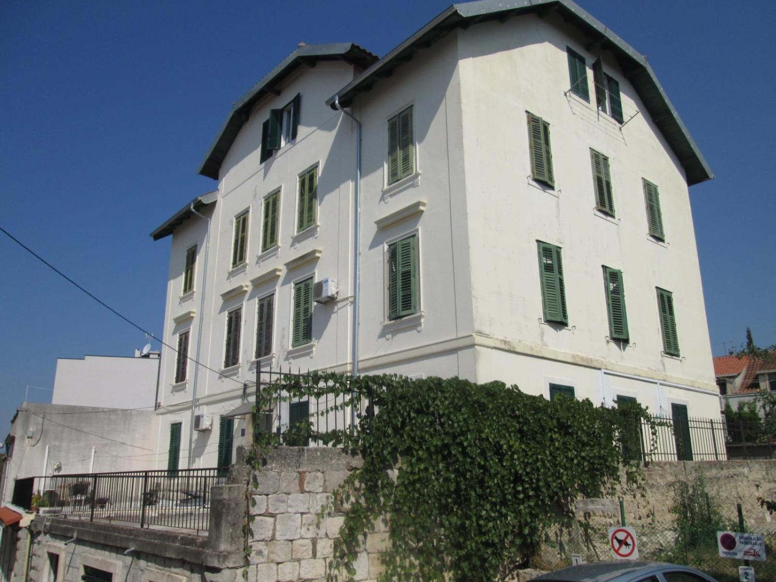 En-suite Rose on Rokova Street - 5 min Walk to the Old Town of Split