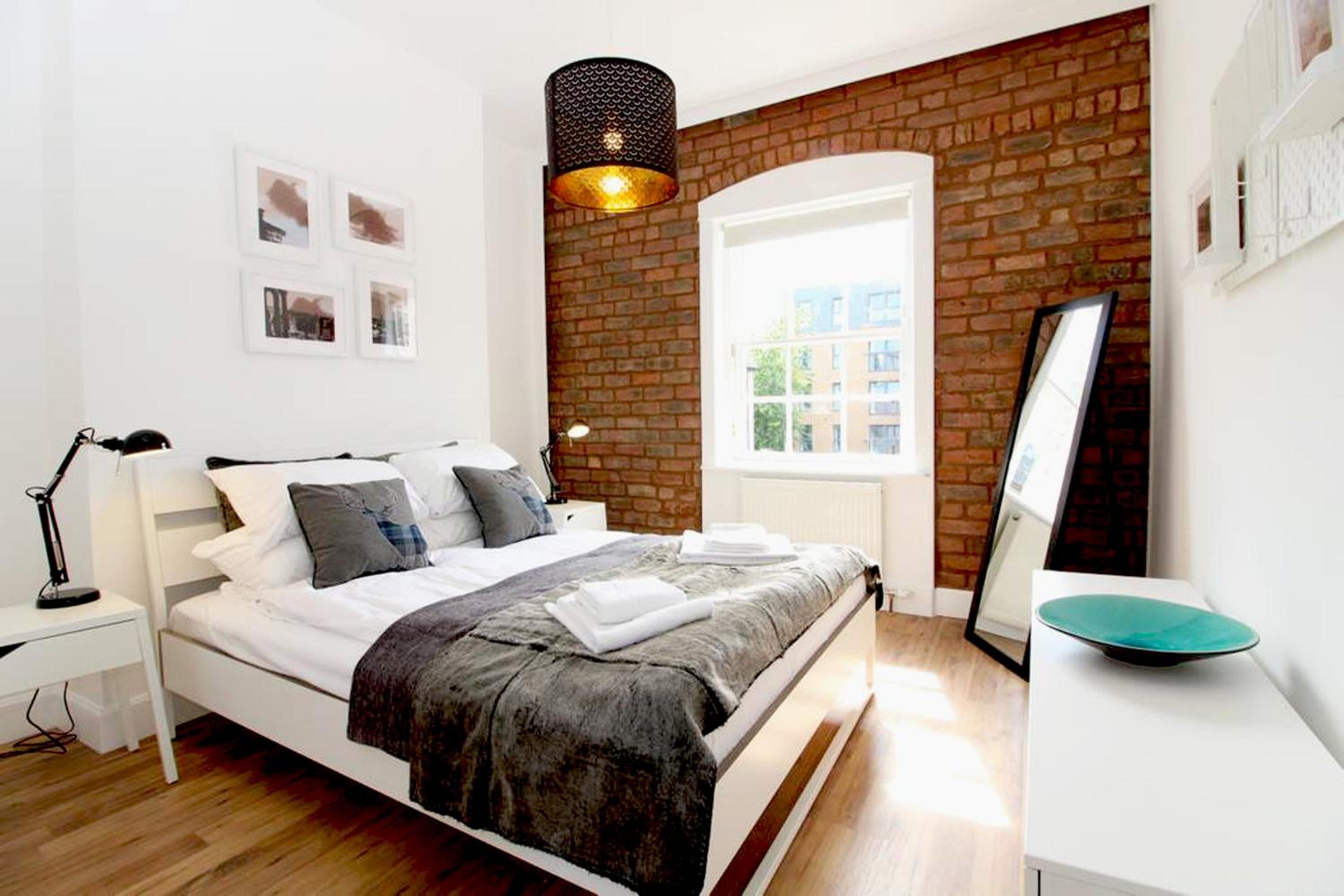 Stylish Flat in 1860's Listed Building view 4