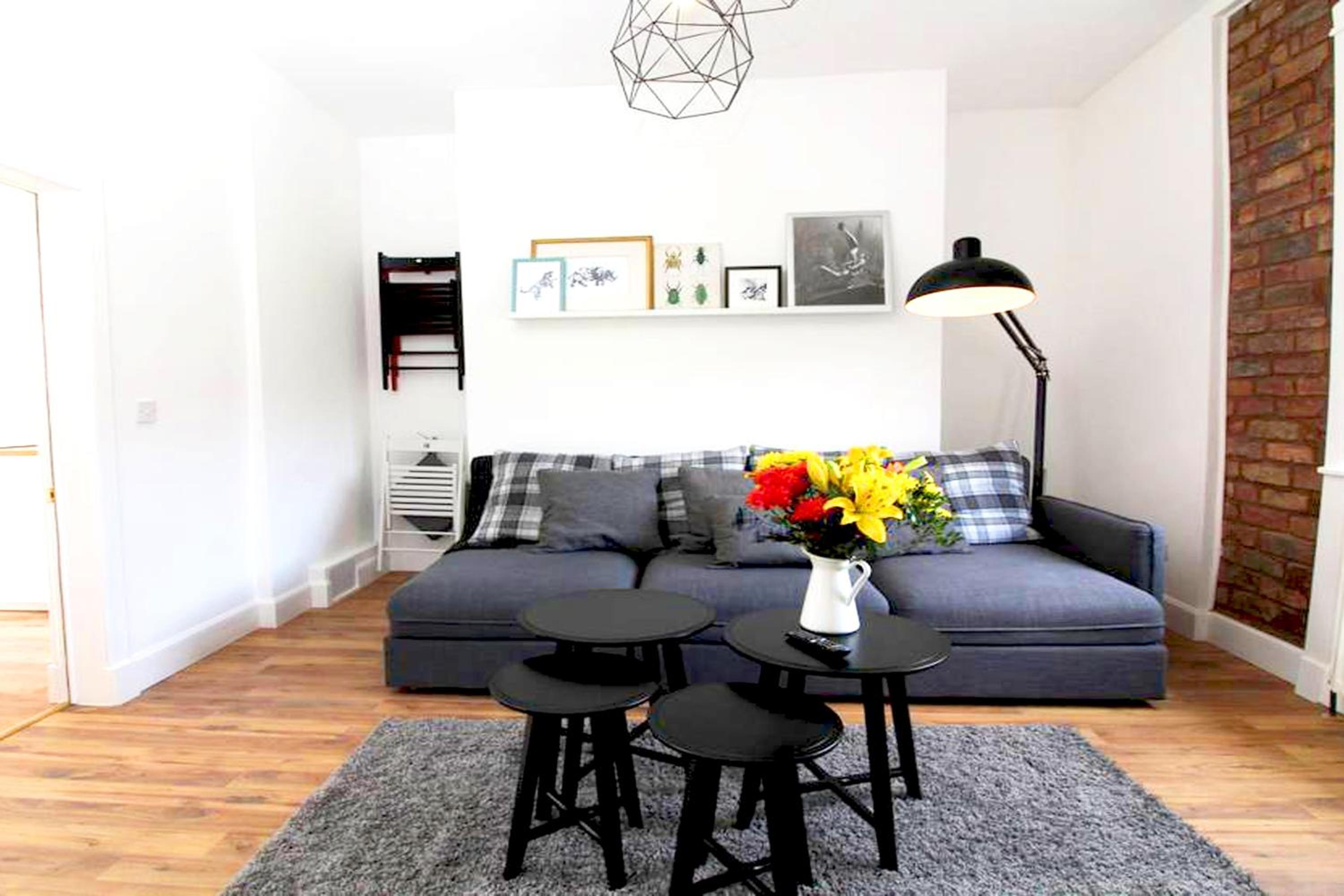 Stylish Flat in 1860's Listed Building view 2
