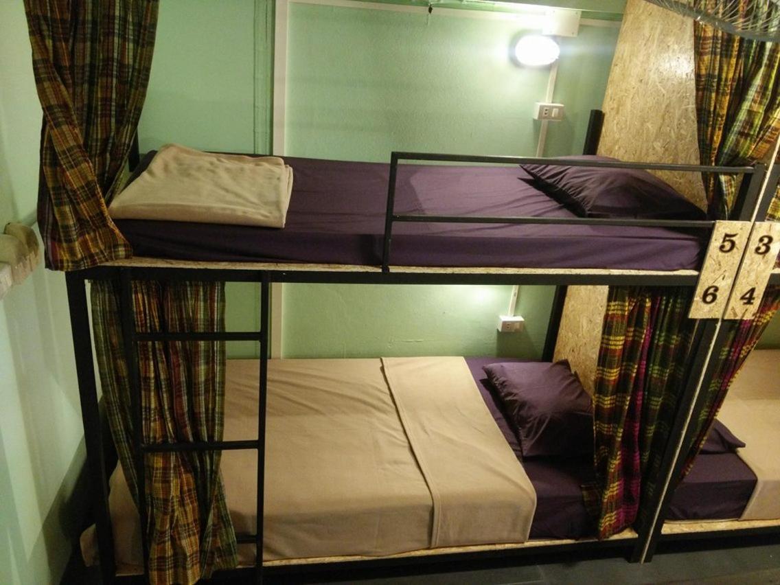 J Giant Hostel