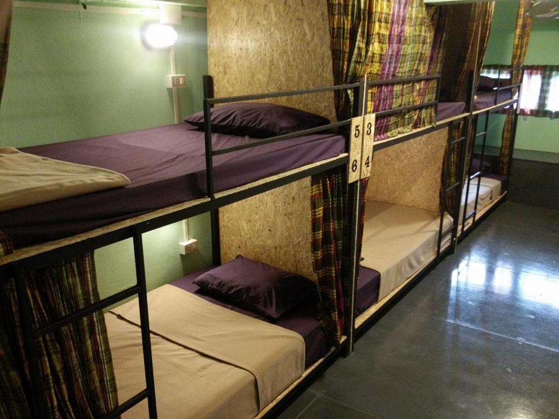 J Giant Hostel