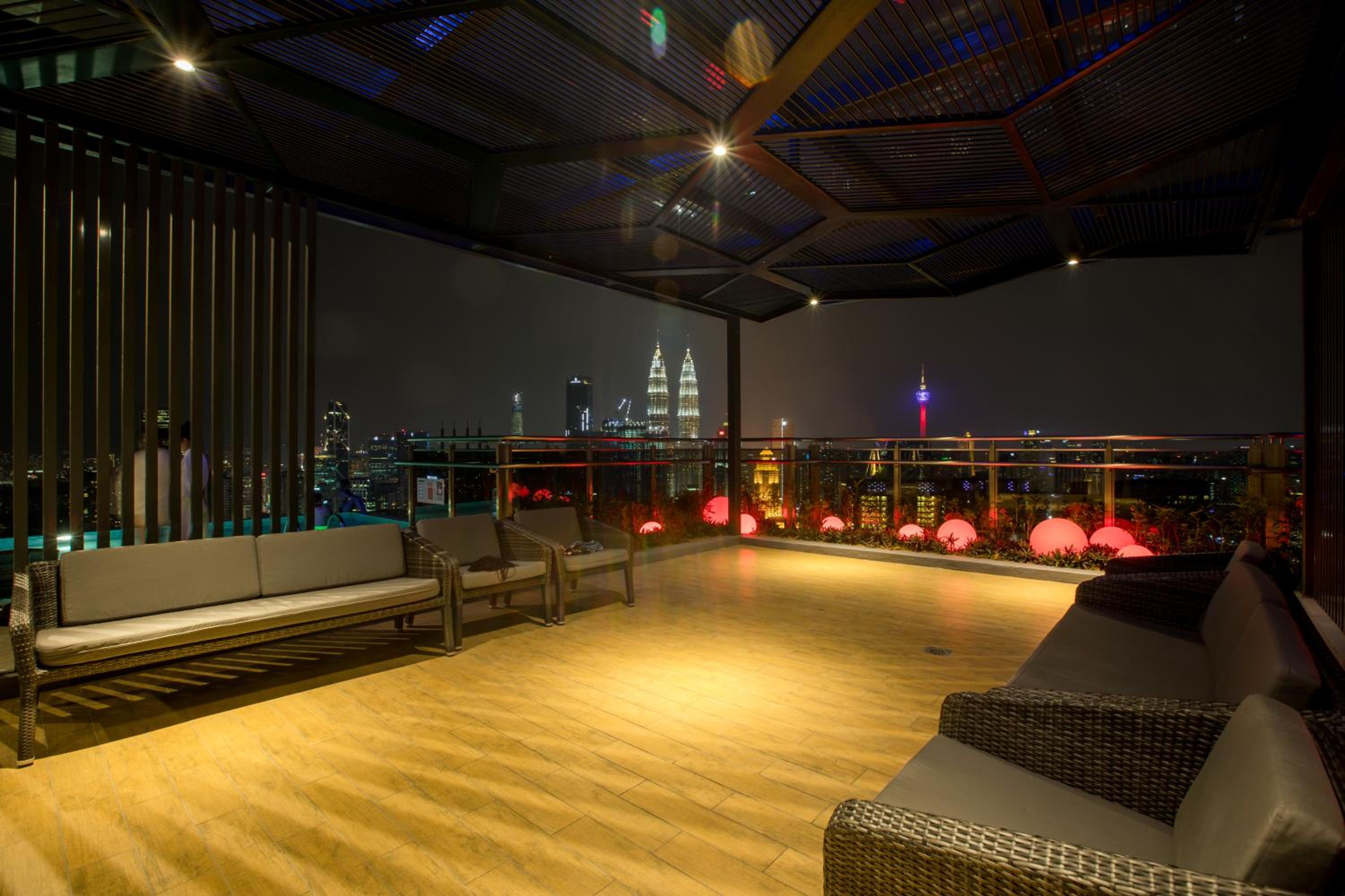 Expressionz Suites By iHost Global